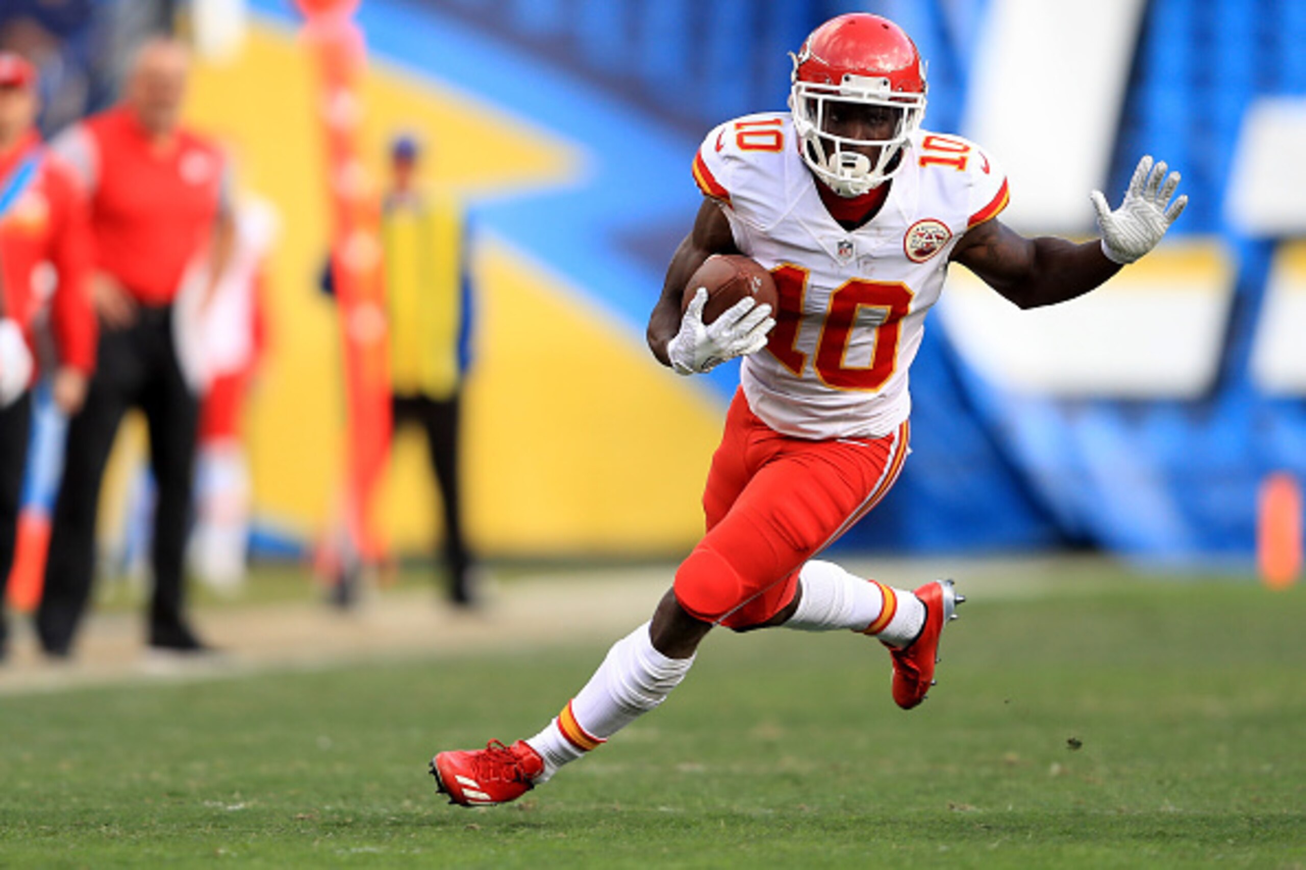 SAN DIEGO, CA - JANUARY 01:  Tyreek Hill #10 of the Kansas City Chiefs runs against the San Diego Chargers  during the second half of a game at Qualcomm Stadium on January 1, 2017 in San Diego, California.  (Photo by Sean M. Haffey/Getty Images)