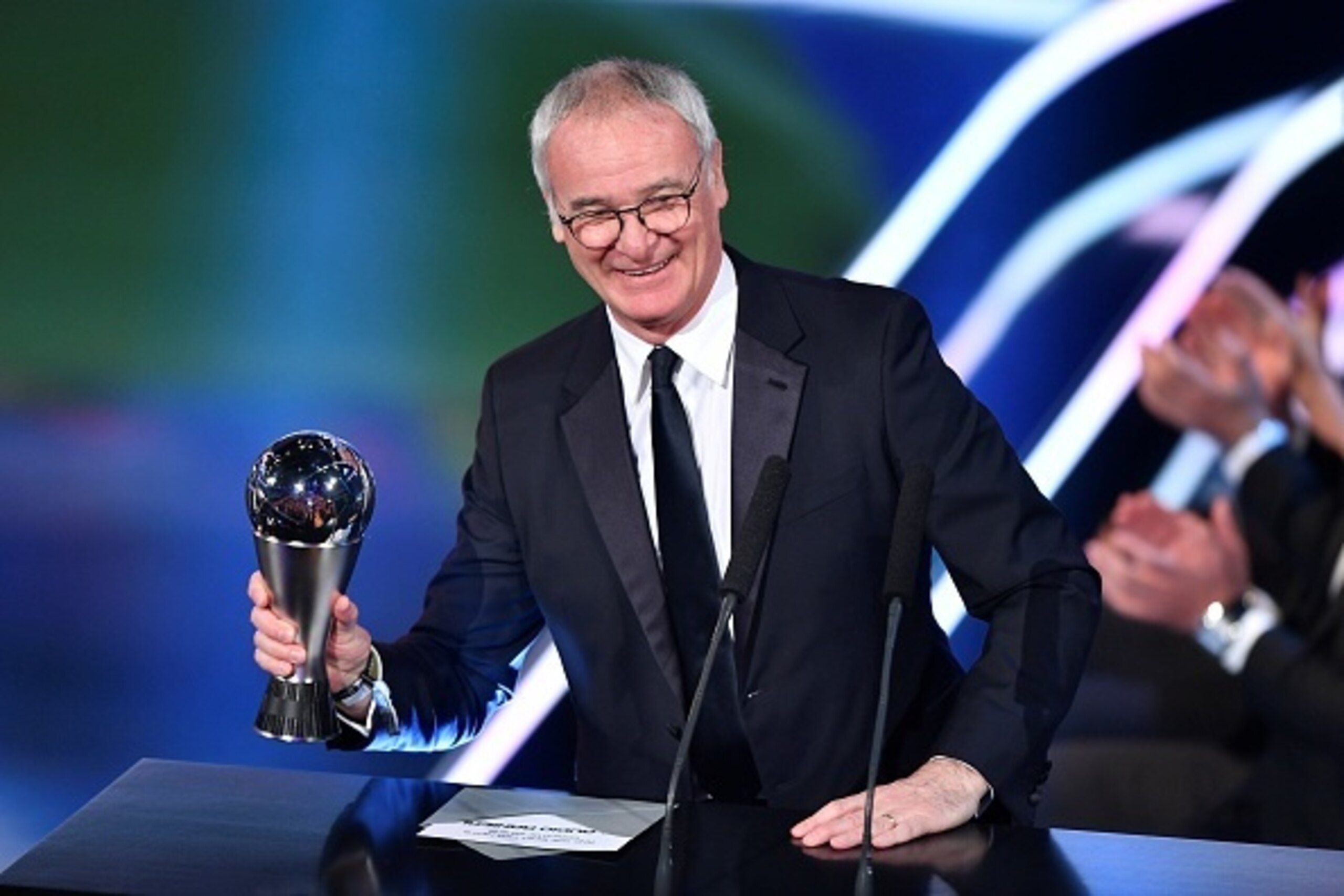 Leicester City's Italian manager Claudio Ranieri holds his trophy for The Best FIFA Mens Coach of 2016 Award during The Best FIFA Football Awards ceremony, on January 9, 2017 in Zurich. / AFP / Fabrice COFFRINI        (Photo credit should read FABRICE COF