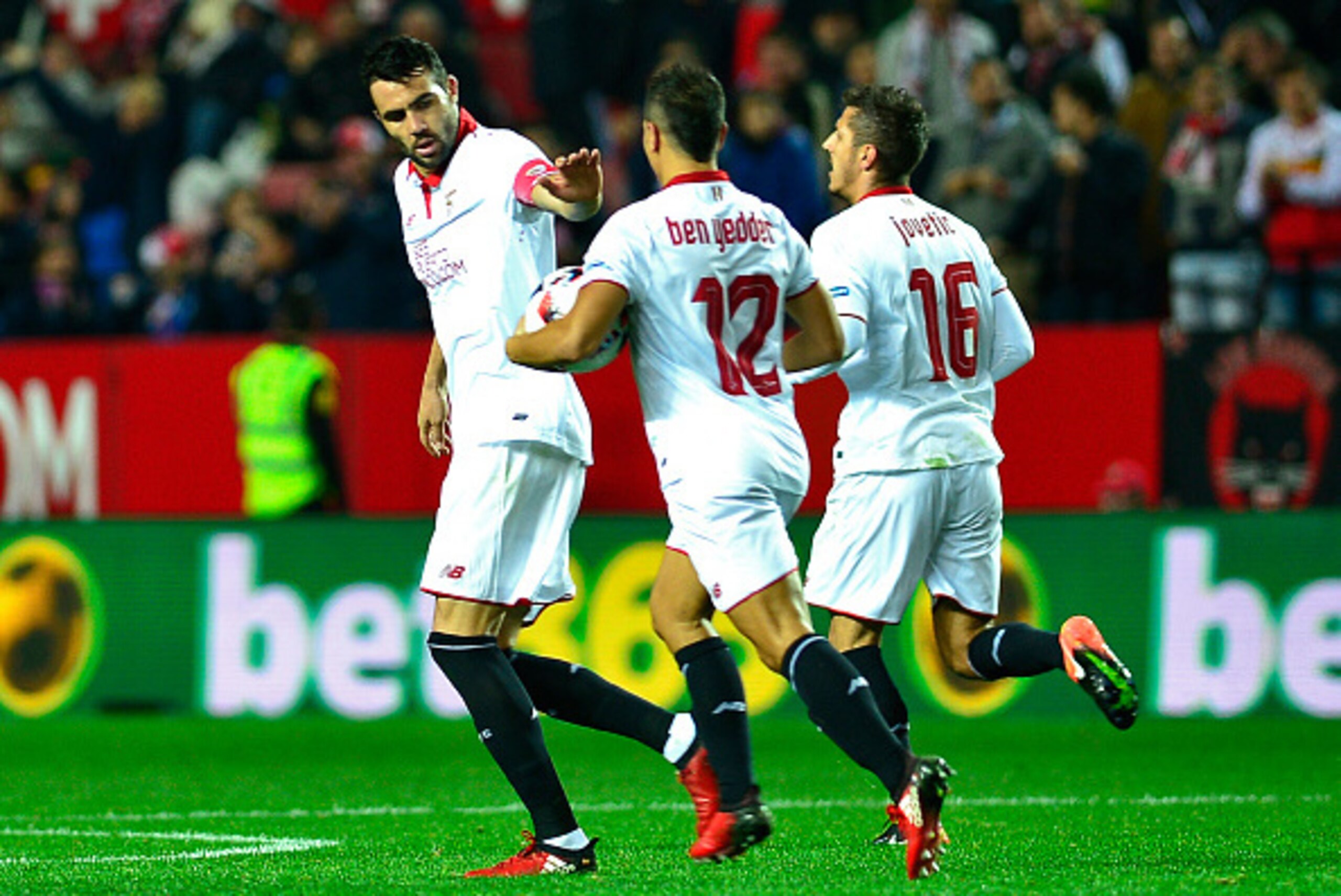 Sevilla's Montenegrin forward Stevan Jovetic (R) celebrates with teammates after scoring during the Spanish Copa del Rey (King's Cup) round of 16 second leg football match Sevilla FC vs Real Madrid CF at the Ramon Sanchez Pizjuan stadium in Sevilla on Jan