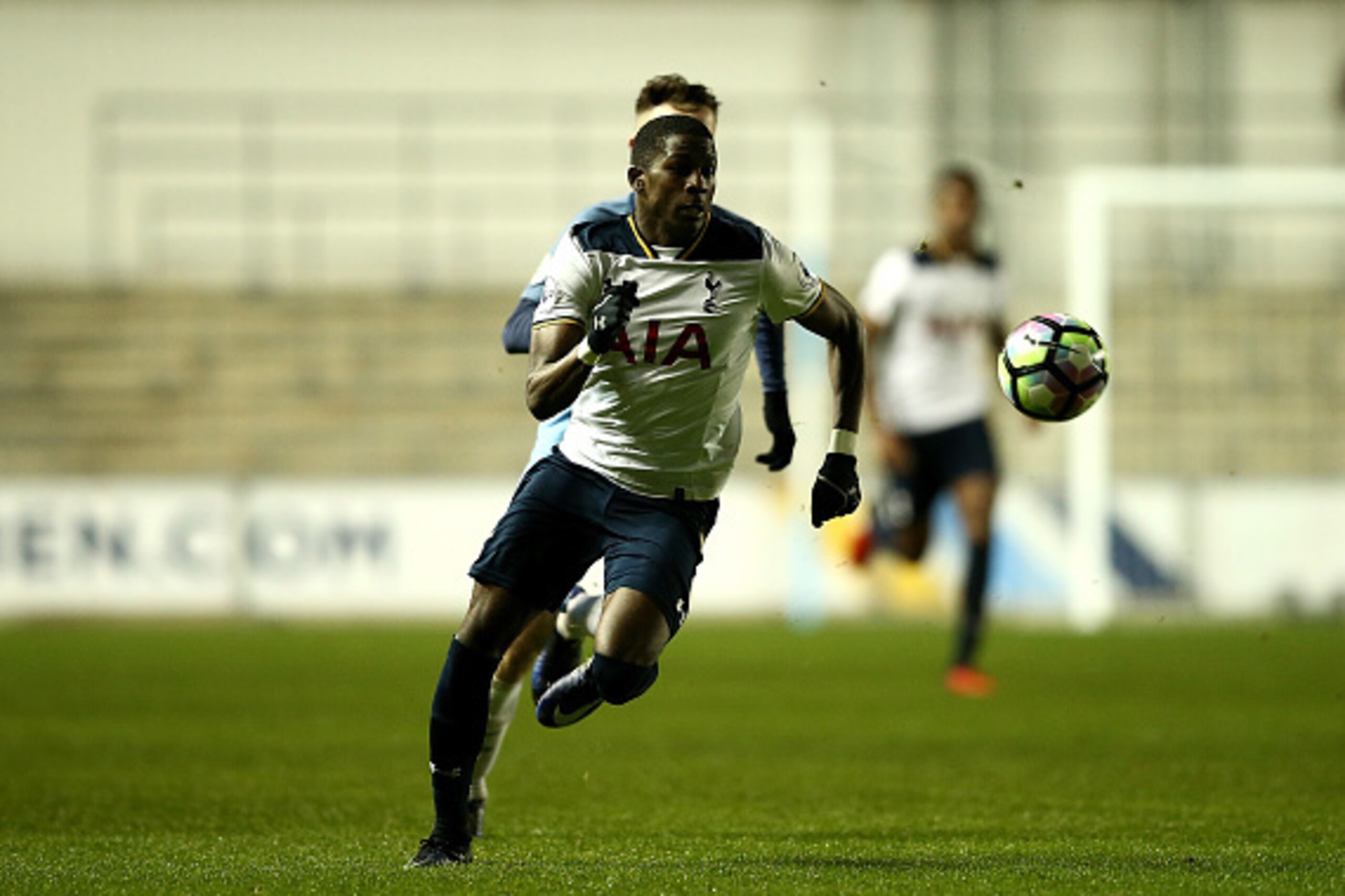 MANCHESTER, ENGLAND - JANUARY 13:  Shilow Tracey of Tottenham Hotspur in action during the Premier League 2 match between Manchester City and Tottenham Hotspur at City Academy on January 13, 2017 in Manchester, England.  (Photo by Jan Kruger/Getty Images)