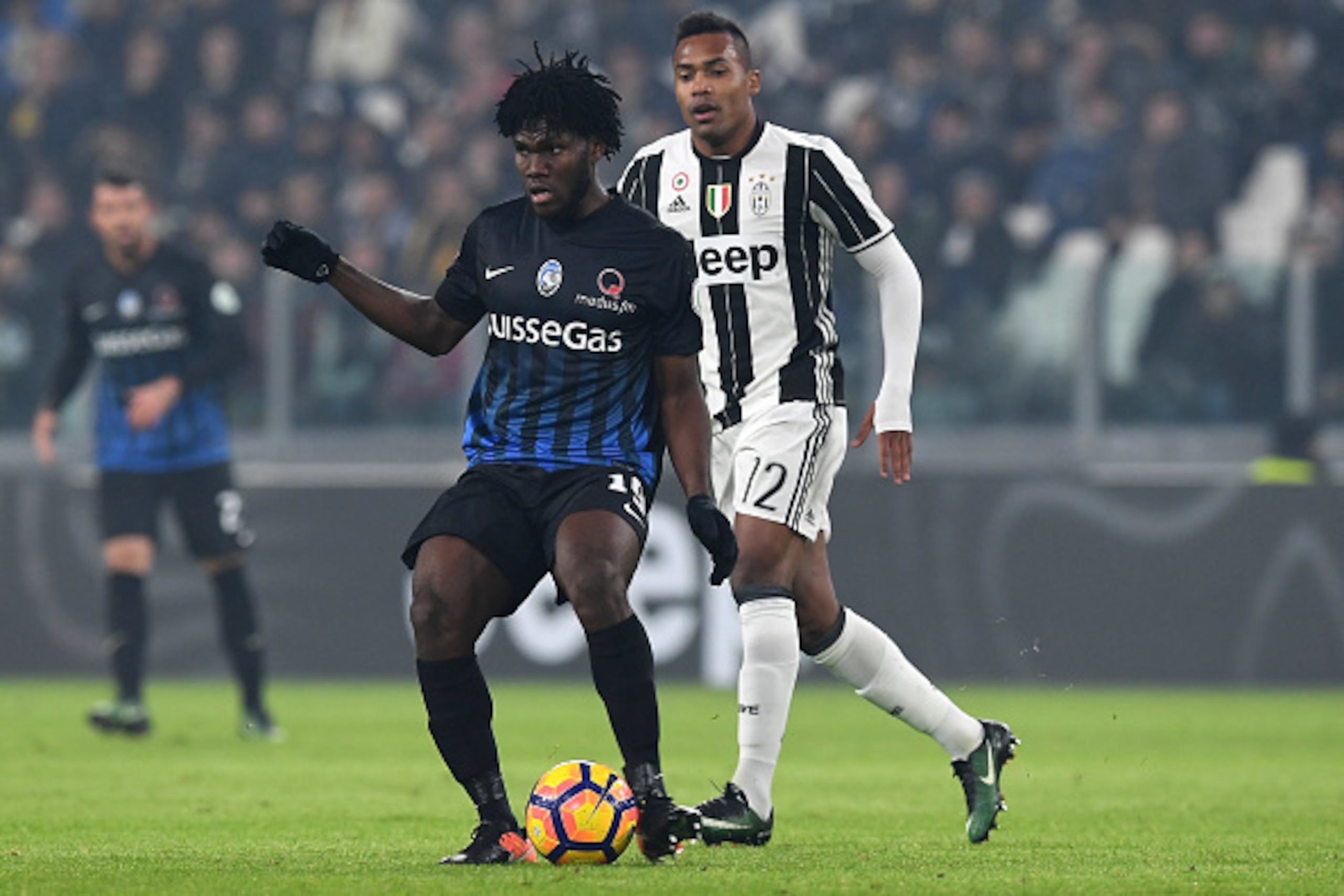 TURIN, ITALY - DECEMBER 03: Franck Kessie (L) of Atalanta BC in action against Alex Sandro of Juventus FC during the Serie A match between Juventus FC and Atalanta BC at Juventus Stadium on December 3, 2016 in Turin, Italy. (Photo by Valerio Pennicino/G TURIN, ITALY - DECEMBER 03: Franck Kessie (L) of Atalanta BC in action against Alex Sandro of Juventus FC during the Serie A match between Juventus FC and Atalanta BC at Juventus Stadium on December 3, 2016 in Turin, Italy. (Photo by Valerio Pennicino/G