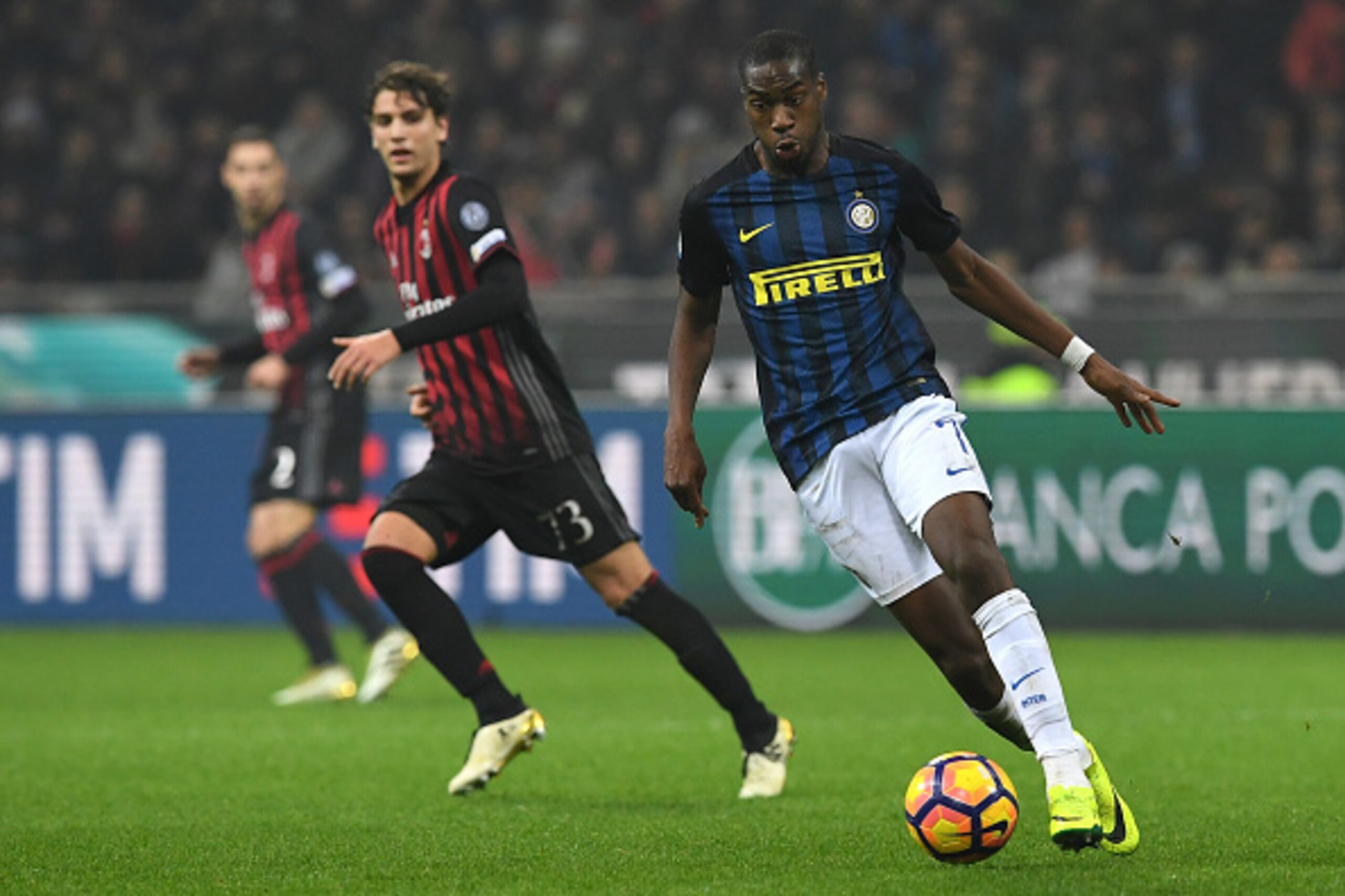 MILAN, ITALY - NOVEMBER 20: Geoffrey Kondogbia of FC Internazionale in action during the Serie A match between AC Milan and FC Internazionale at Stadio Giuseppe Meazza on November 20, 2016 in Milan, Italy. (Photo by Valerio Pennicino/Getty Images) MILAN, ITALY - NOVEMBER 20: Geoffrey Kondogbia of FC Internazionale in action during the Serie A match between AC Milan and FC Internazionale at Stadio Giuseppe Meazza on November 20, 2016 in Milan, Italy. (Photo by Valerio Pennicino/Getty Images)