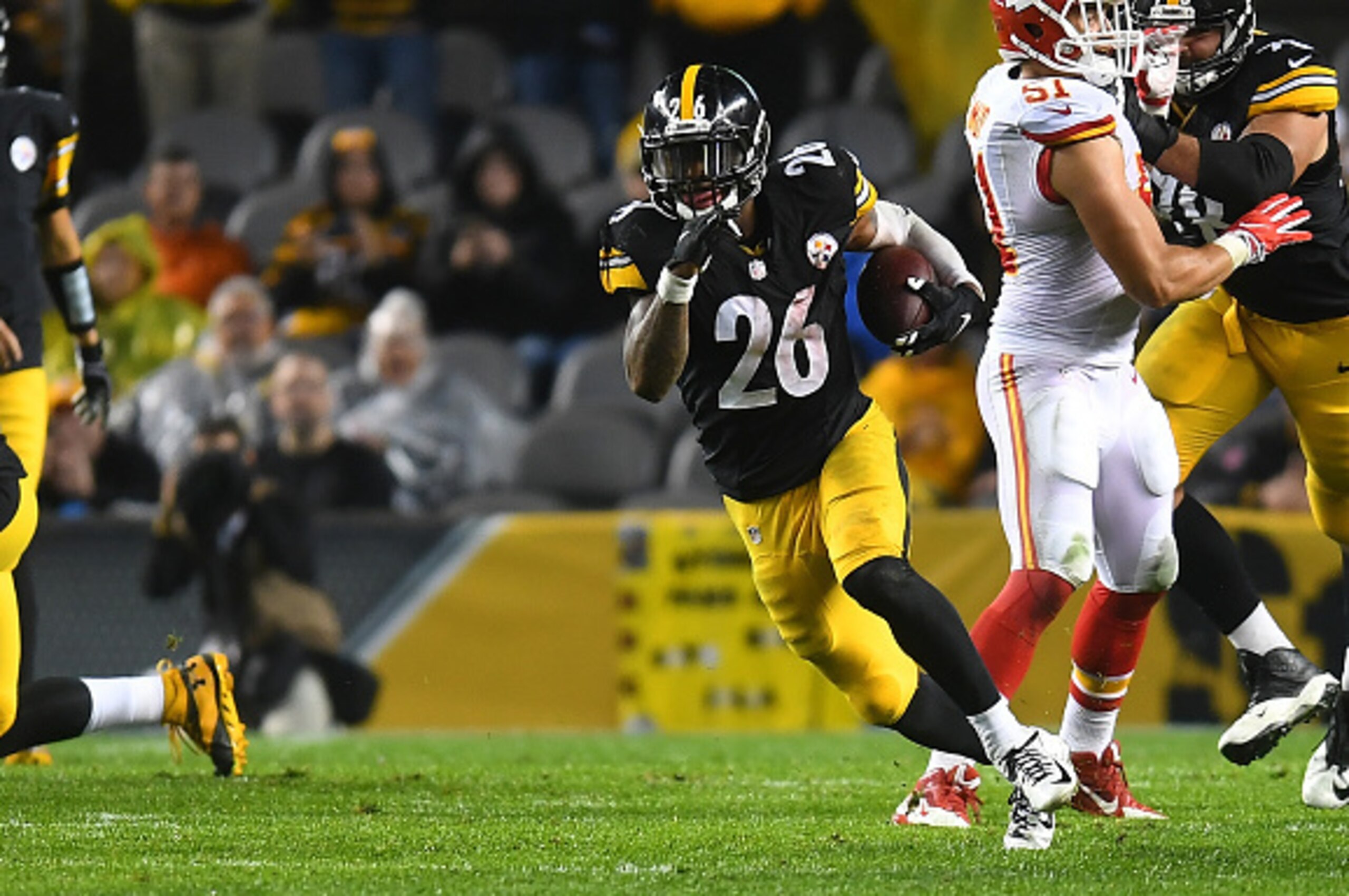 PITTSBURGH, PA - OCTOBER 02:  Le'Veon Bell #26 of the Pittsburgh Steelers in action during the game against the Kansas City Chiefs at Heinz Field on October 2, 2016 in Pittsburgh, Pennsylvania. (Photo by Joe Sargent/Getty Images) *** Local Caption ***