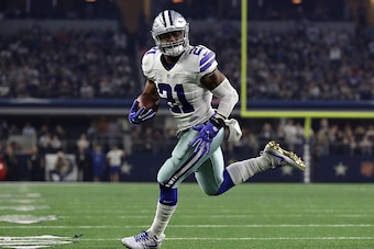 ARLINGTON, TX - DECEMBER 26:  Ezekiel Elliott #21 of the Dallas Cowboys runs for a touchdown against the Detroit Lions in the third quarter at AT&T Stadium on December 26, 2016 in Arlington, Texas.  (Photo by Ronald Martinez/Getty Images)