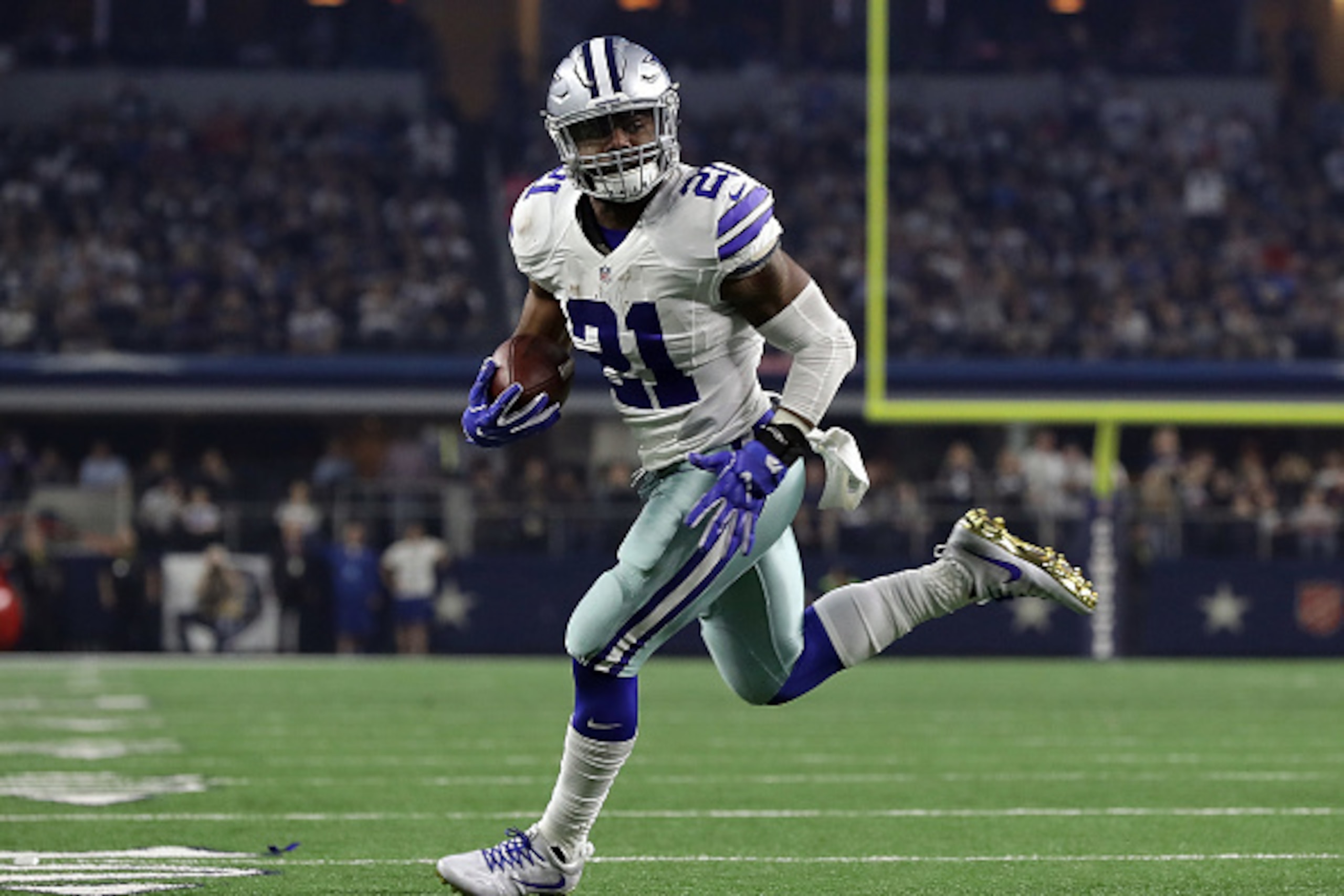 ARLINGTON, TX - DECEMBER 26: Ezekiel Elliott #21 of the Dallas Cowboys runs for a touchdown against the Detroit Lions in the third quarter at AT&T Stadium on December 26, 2016 in Arlington, Texas. (Photo by Ronald Martinez/Getty Images) ARLINGTON, TX - DECEMBER 26: Ezekiel Elliott #21 of the Dallas Cowboys runs for a touchdown against the Detroit Lions in the third quarter at AT&T Stadium on December 26, 2016 in Arlington, Texas. (Photo by Ronald Martinez/Getty Images)