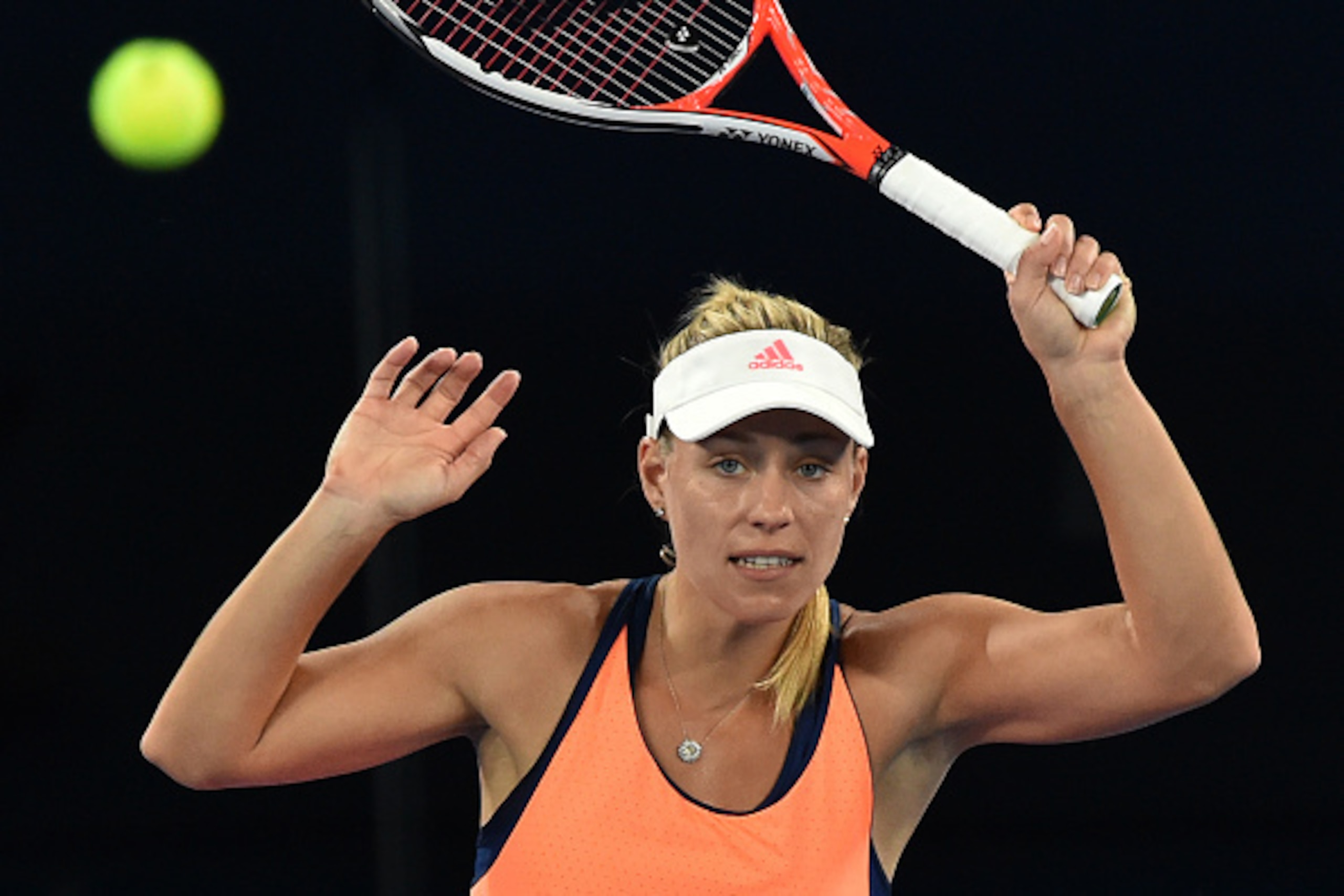 Angelique Kerber of Germany hits a return during a practice session ahead of the Australian Open tennis tournament in Melbourne on January 13, 2017. / AFP / PAUL CROCK / --IMAGE RESTRICTED TO EDITORIAL USE - STRICTLY NO COMMERCIAL USE--        (Photo cred