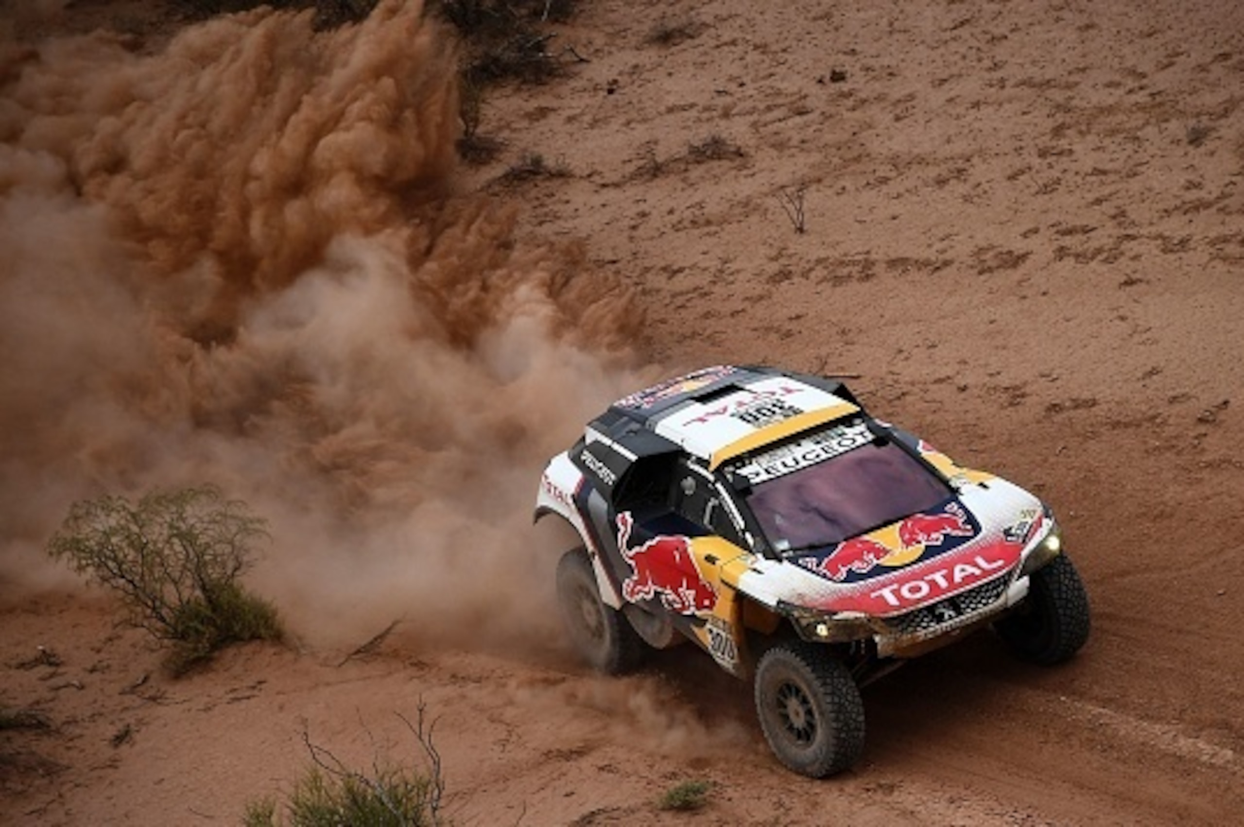 Peugeot's driver Stephane Peterhansel and co-driver Jean Paul Cottret compete during Stage 11 of the 2017 Dakar Rally between San Juan and Rio Cuarto, in Argentina, on January 13, 2017. / AFP / Franck FIFE        (Photo credit should read FRANCK FIFE/AFP/