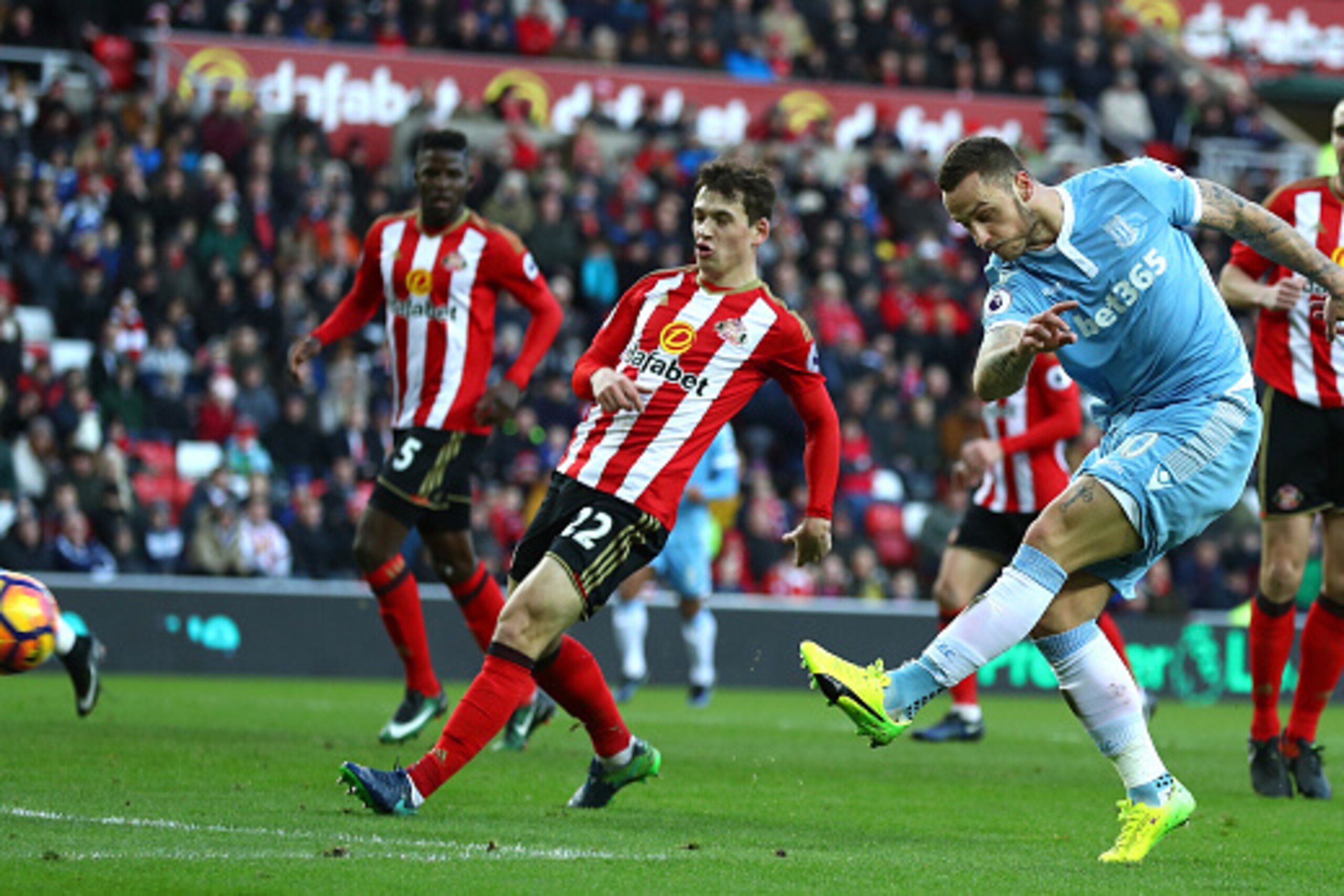 SUNDERLAND, ENGLAND - JANUARY 14:  Marko Arnautovic of Stoke City (R) scores his sides second goal during the Premier League match between Sunderland and Stoke City at Stadium of Light on January 14, 2017 in Sunderland, England.  (Photo by Matthew Lewis/G