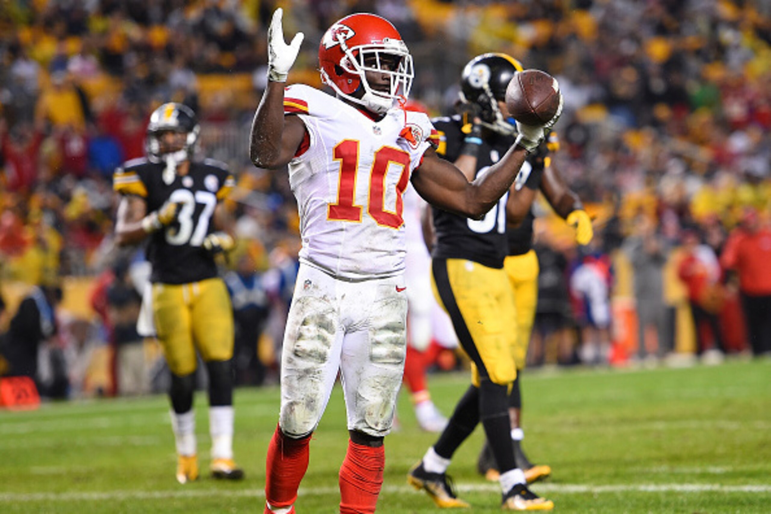 PITTSBURGH, PA - OCTOBER 02:  Tyreek Hill #10 of the Kansas City Chiefs reacts after scoring a touchdown in the fourth quarter during the game against the Pittsburgh Steelers at Heinz Field on October 2, 2016 in Pittsburgh, Pennsylvania. (Photo by Joe Sar