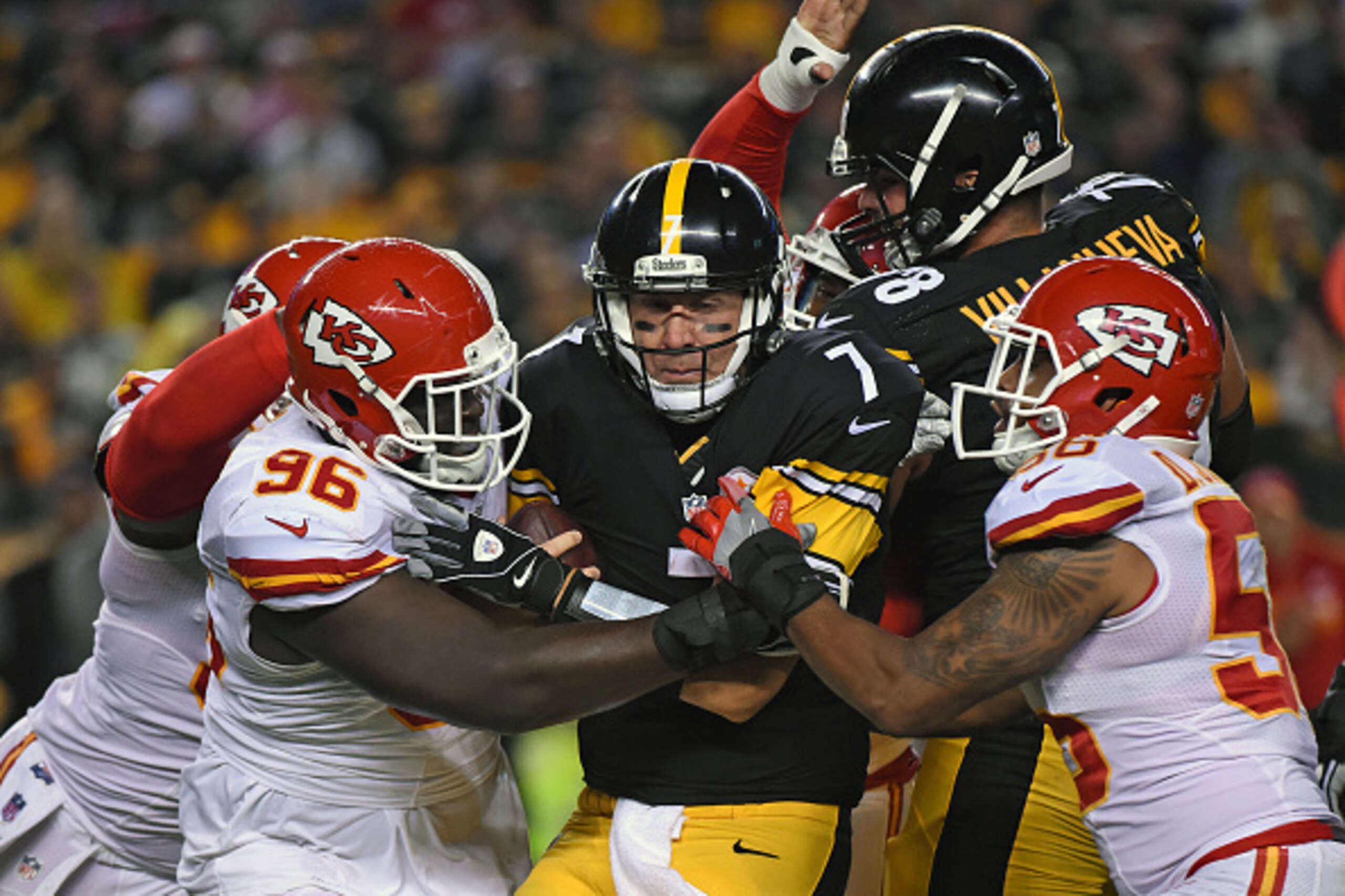PITTSBURGH, PA - OCTOBER 02: Defensive lineman Jaye Howard #96 and linebacker Derrick Johnson #56 of the Kansas City Chiefs sack quarterback Ben Roethlisberger #7 of the Pittsburgh Steelers during a game at Heinz Field on October 2, 2016 in Pittsburgh, Pe