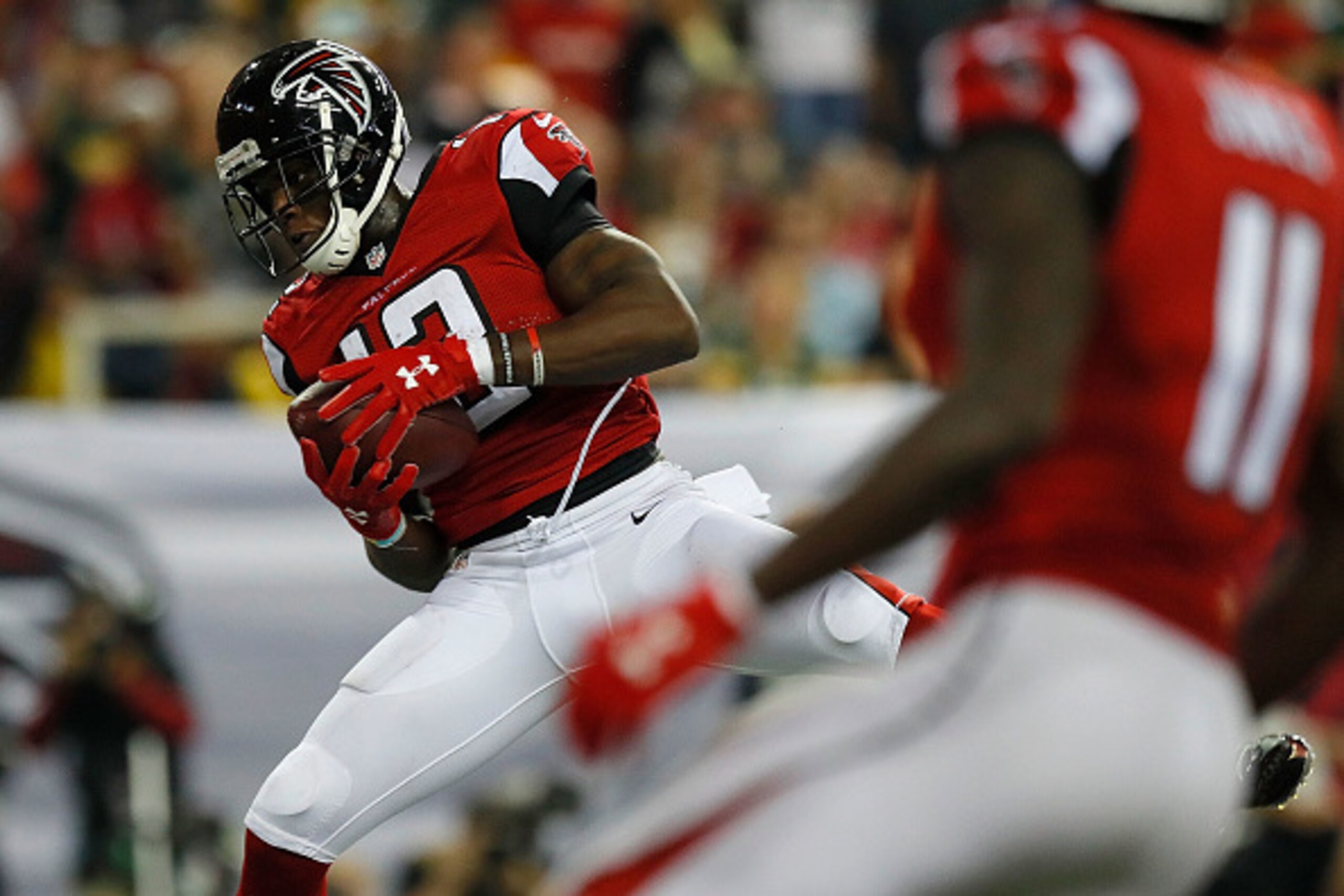 ATLANTA, GA - OCTOBER 30:  Mohamed Sanu #12 of the Atlanta Falcons pulls in the game-tying touchdown against the Green Bay Packers at Georgia Dome on October 30, 2016 in Atlanta, Georgia.  (Photo by Kevin C. Cox/Getty Images)