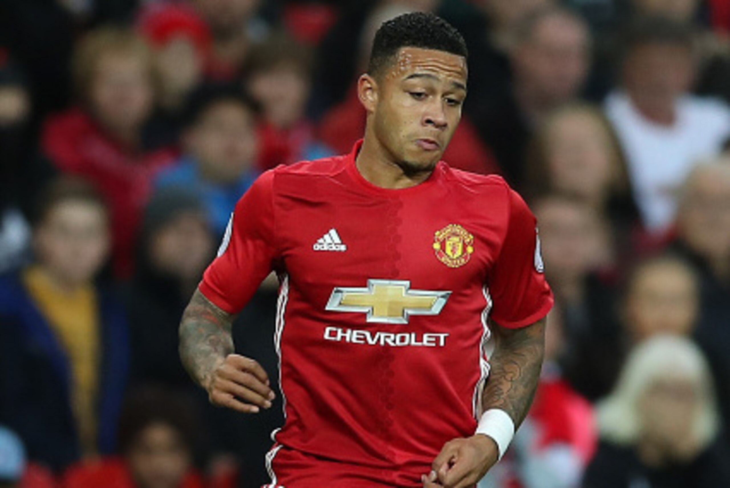 MANCHESTER, ENGLAND - OCTOBER 29: Memphis Depay of Manchester United in action during the Premier League match between Manchester United and Burnley at Old Trafford on October 29, 2016 in Manchester, England.  (Photo by Mark Robinson/Getty Images)