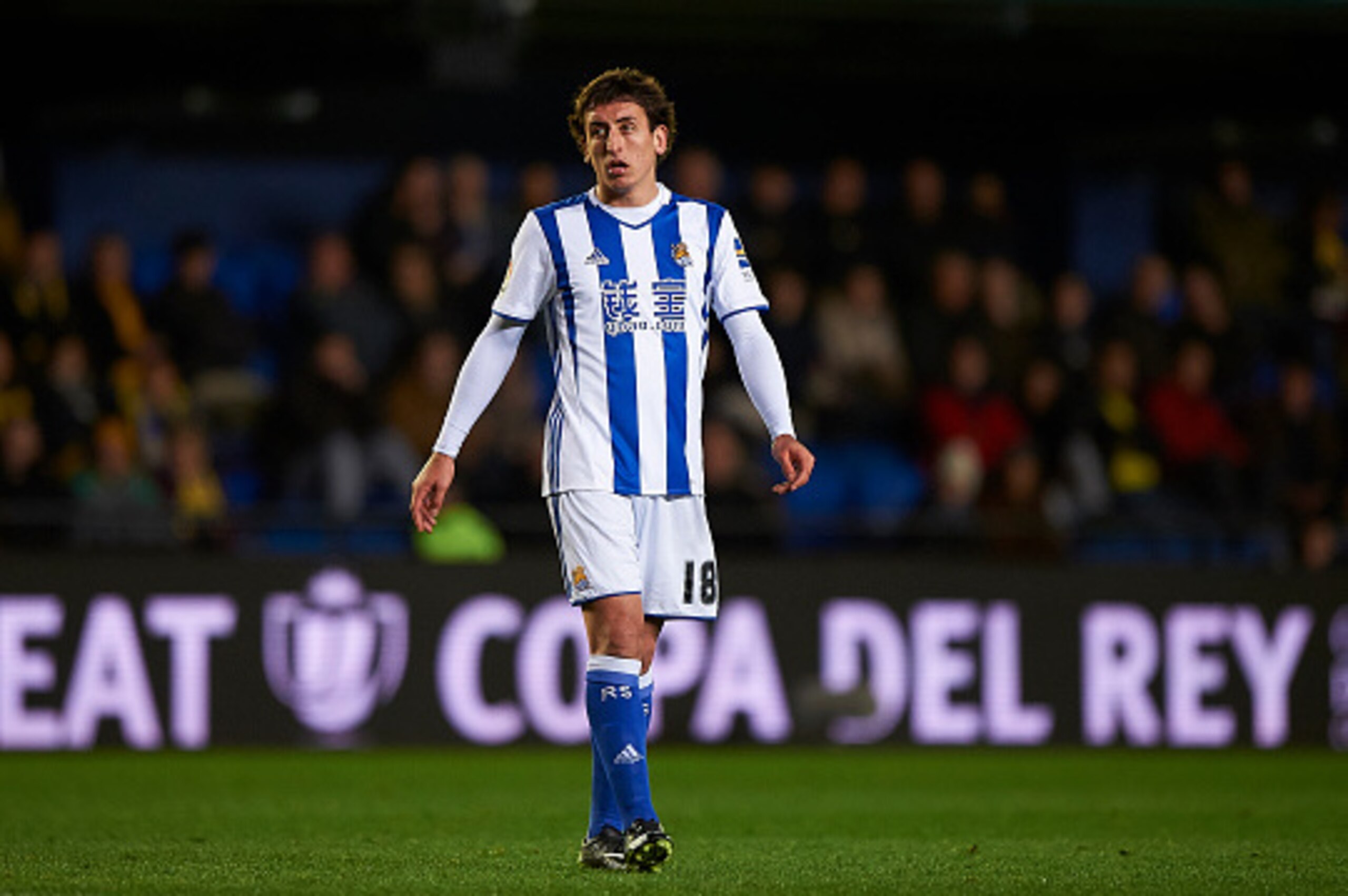 VILLARREAL, SPAIN - JANUARY 11: Mikel Oyarzabal of Real Sociedad looks on during the Copa del Rey Round of 16 second leg match between Villarreal CF and Real Sociedad at Estadio de la Ceramica on January 11, 2017 in Villarreal, Spain. (Photo by fotopres VILLARREAL, SPAIN - JANUARY 11: Mikel Oyarzabal of Real Sociedad looks on during the Copa del Rey Round of 16 second leg match between Villarreal CF and Real Sociedad at Estadio de la Ceramica on January 11, 2017 in Villarreal, Spain. (Photo by fotopres