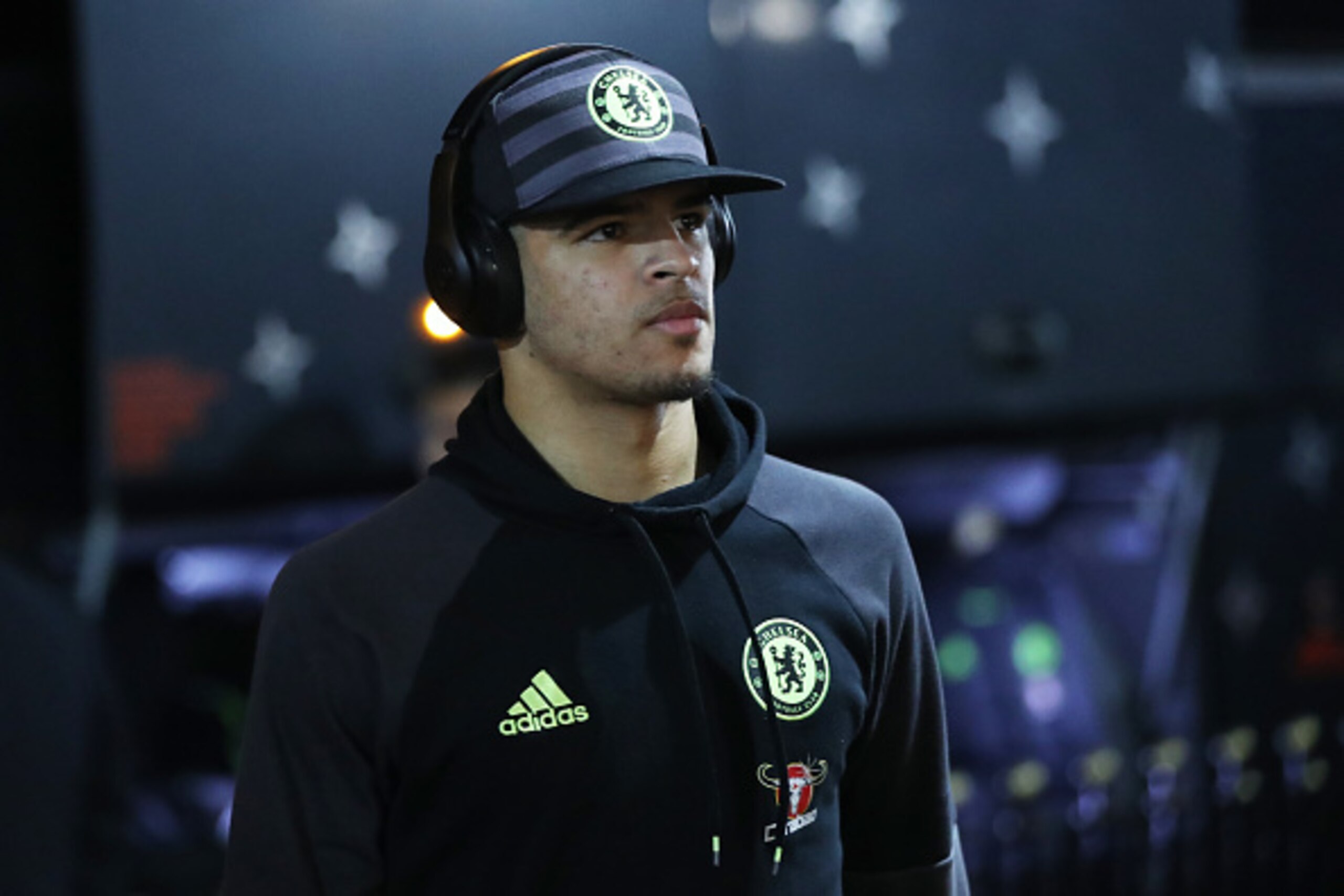 SUNDERLAND, ENGLAND - DECEMBER 14: Dominic Solanke of Chelsea arrives at the stadiium prior to kick off during the Premier League match between Sunderland and Chelsea at Stadium of Light on December 14, 2016 in Sunderland, England.  (Photo by Ian MacNicol
