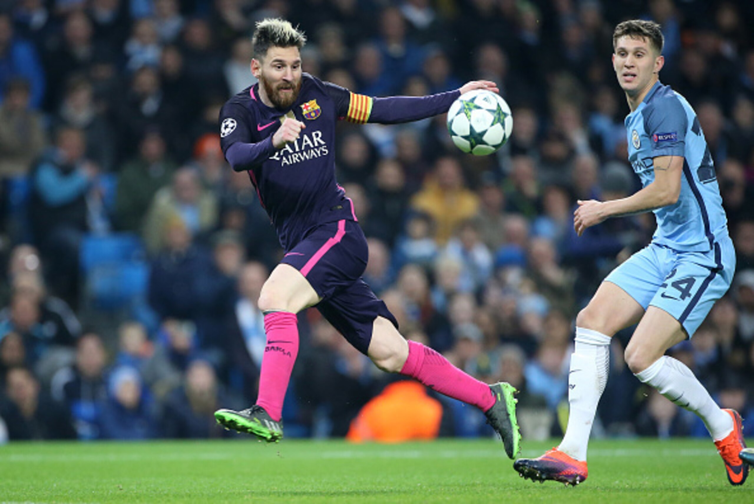 MANCHESTER, ENGLAND - NOVEMBER 1: Lionel Messi of FC Barcelona in action during the UEFA Champions League match between Manchester City FC and FC Barcelona at Etihad Stadium on November 1, 2016 in Manchester, England. (Photo by Jean Catuffe/Getty Images)
