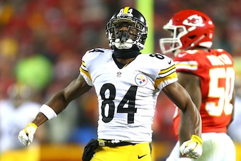 KANSAS CITY, MP - JANUARY 15: Wide receiver Antonio Brown #84 of the Pittsburgh Steelers celebrates after a catch against the Kansas City Chiefs during the second quarter in the AFC Divisional Playoff game at Arrowhead Stadium on January 15, 2017 in Kansa