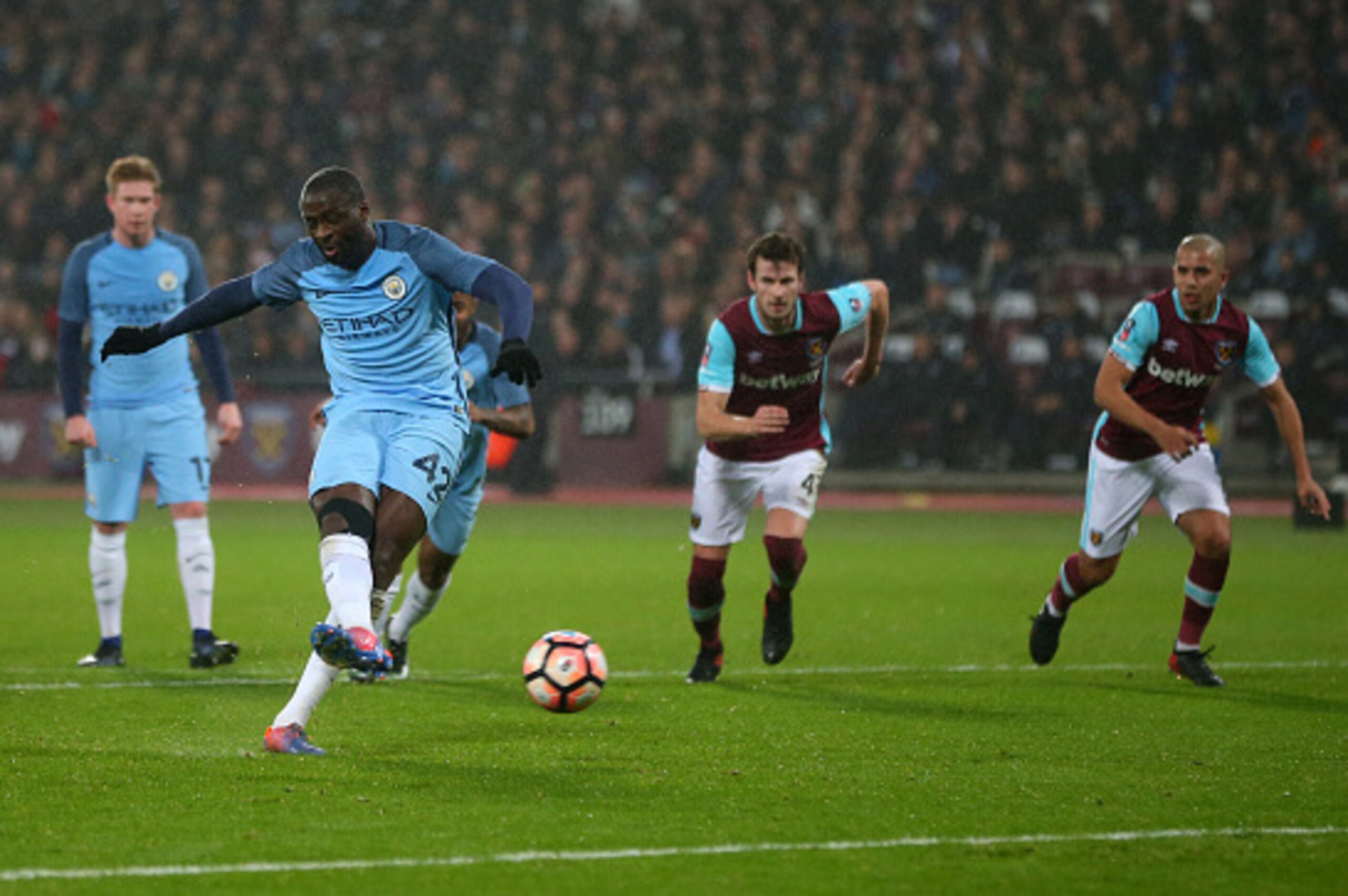 LONDON, ENGLAND - JANUARY 06: Yaya Toure of Manchester City scores a penalty goal to make it 0-1
 during the Emirates FA Cup Third Round match between West Ham United and Manchester City at London Stadium on January 6, 2017 in London, England. (Photo by C
