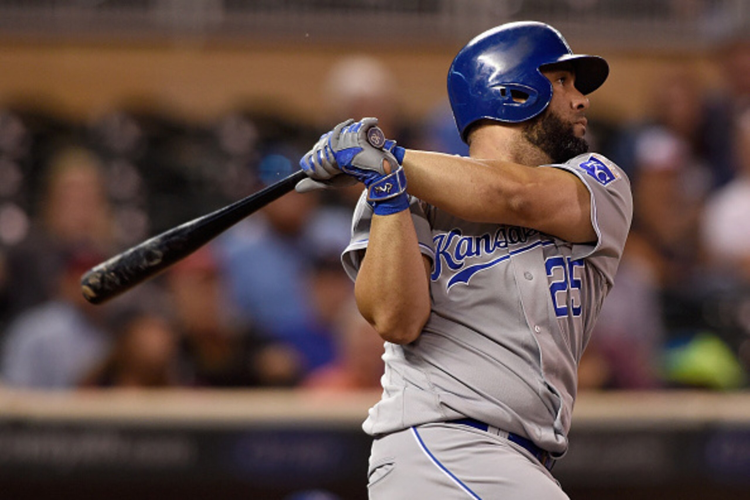 MINNEAPOLIS, MN - SEPTEMBER 06: Kendrys Morales #25 of the Kansas City Royals hits a three-run home run against the Minnesota Twins during the ninth inning of the game on September 6, 2016 at Target Field in Minneapolis, Minnesota. The Royals defeated the