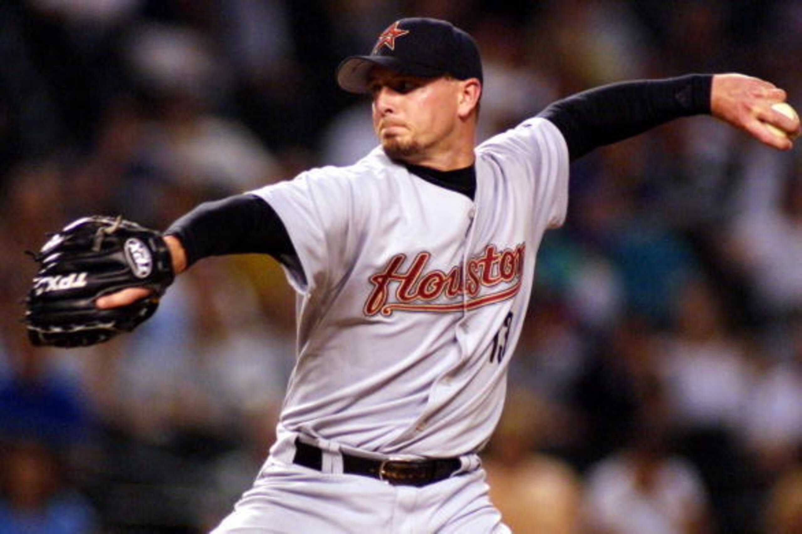 PHOENIX, AZ - JUNE 26: Houston Astros closer Billy Wagner pitches against the Arizona Diamondbacks during the ninth inning, 26 June 2001, in Phoenix. The Astros won 10-7. (Photo credit should read MIKE FIALA/AFP/Getty Images) PHOENIX, AZ - JUNE 26: Houston Astros closer Billy Wagner pitches against the Arizona Diamondbacks during the ninth inning, 26 June 2001, in Phoenix. The Astros won 10-7. (Photo credit should read MIKE FIALA/AFP/Getty Images)