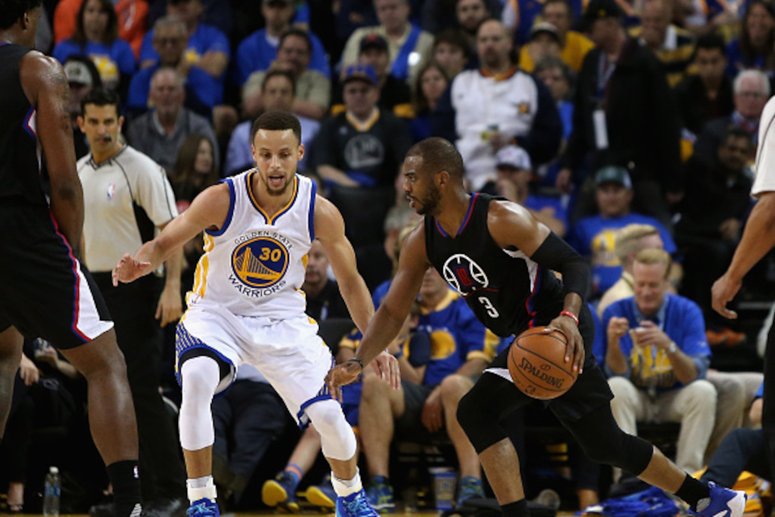 OAKLAND, CA - MARCH 23:  Chris Paul #3 of the Los Angeles Clippers is guarded by Stephen Curry #30 of the Golden State Warriors at ORACLE Arena on March 23, 2016 in Oakland, California.  NOTE TO USER: User expressly acknowledges and agrees that, by downlo