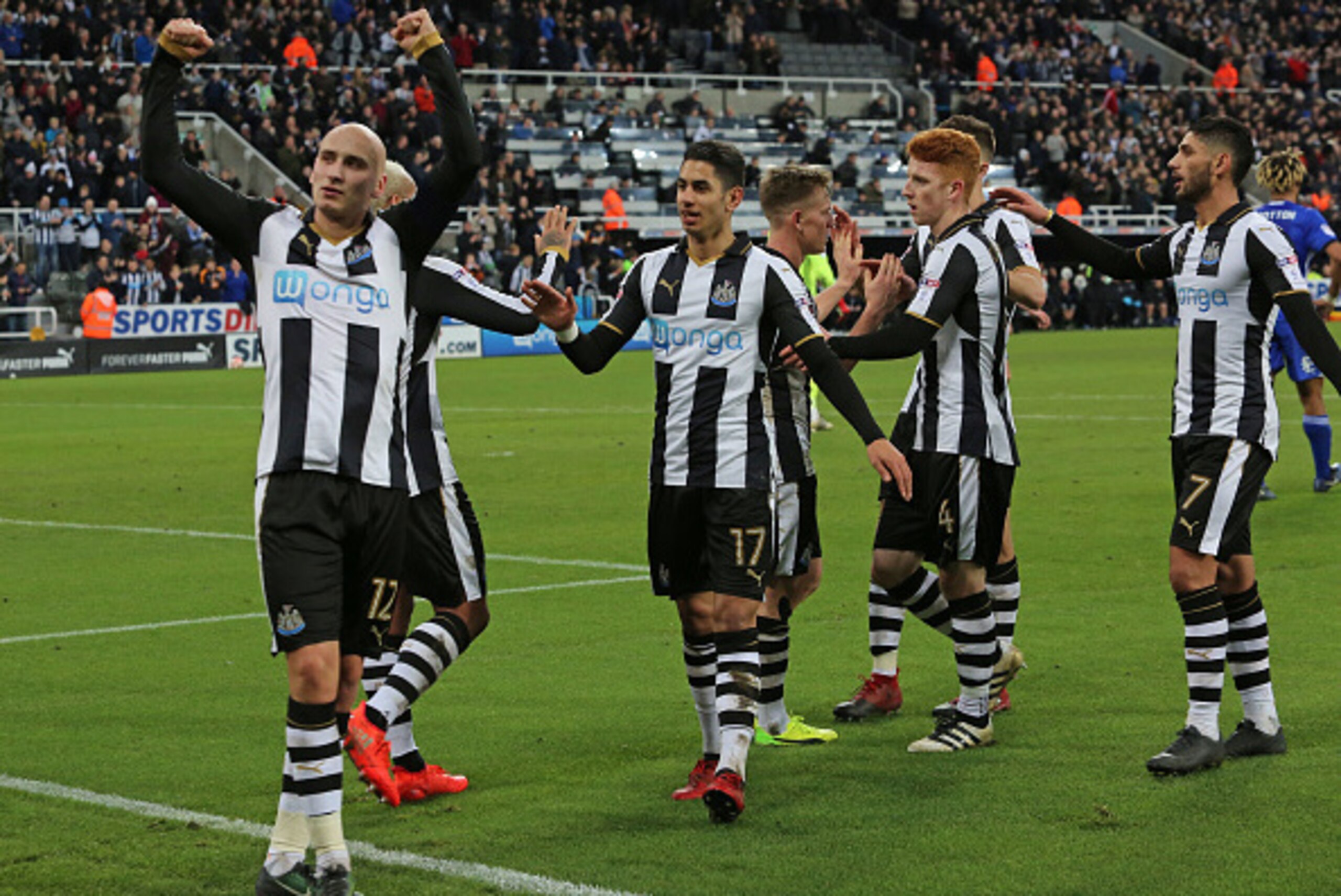 NEWCASTLE UPON TYNE, ENGLAND - JANUARY 18:  Jonjo Shelvey leads the Newcastle players in celebration of the third Newcastle goal during the FA Cup third round replay between Newcastle United and Birmingham City at St James' Park on January 18, 2017 in New