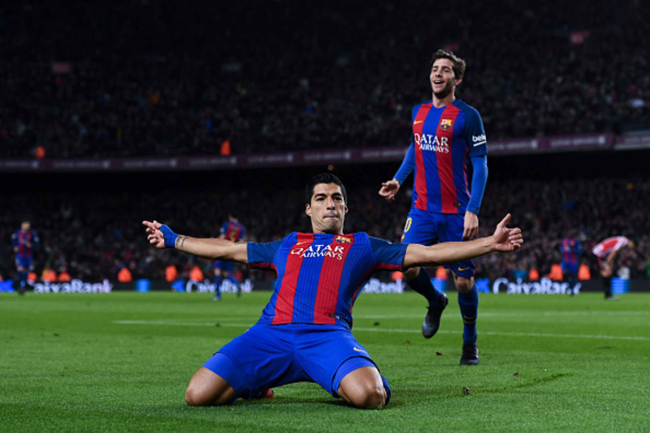 BARCELONA, SPAIN - JANUARY 11:  Luis Suarez of FC Barcelona celebrates with his team mate Sergi Roberto of FC Barcelona after scoring his team's first goal during the Copa del Rey round of 16 second leg match between FC Barcelona and Athletic Club at Camp