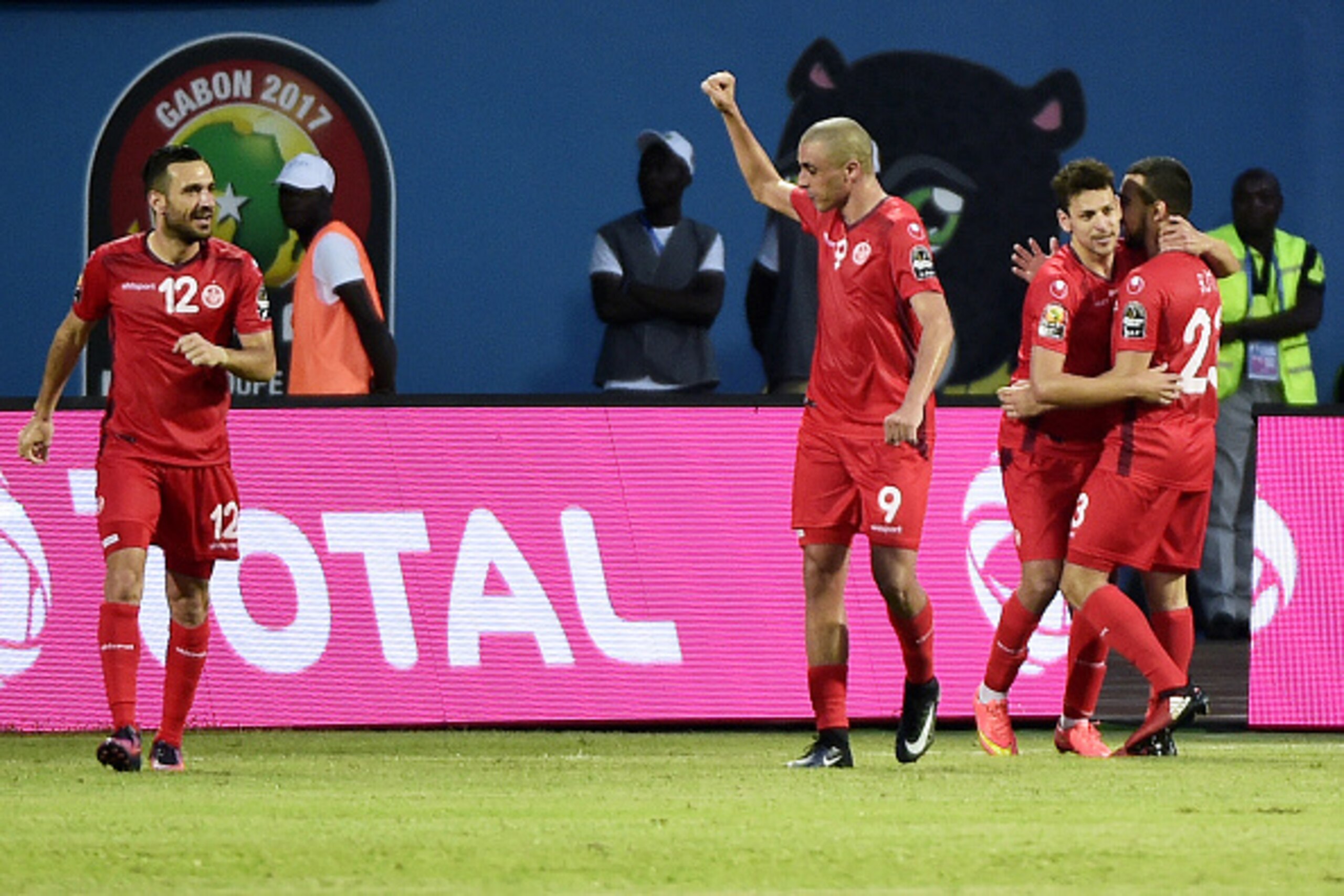 Tunisia's players celebrate after scoring a goal during the 2017 Africa Cup of Nations group B football match between Algeria and Tunisia in Franceville on January 19, 2017. / AFP / KHALED DESOUKI        (Photo credit should read KHALED DESOUKI/AFP/Getty 