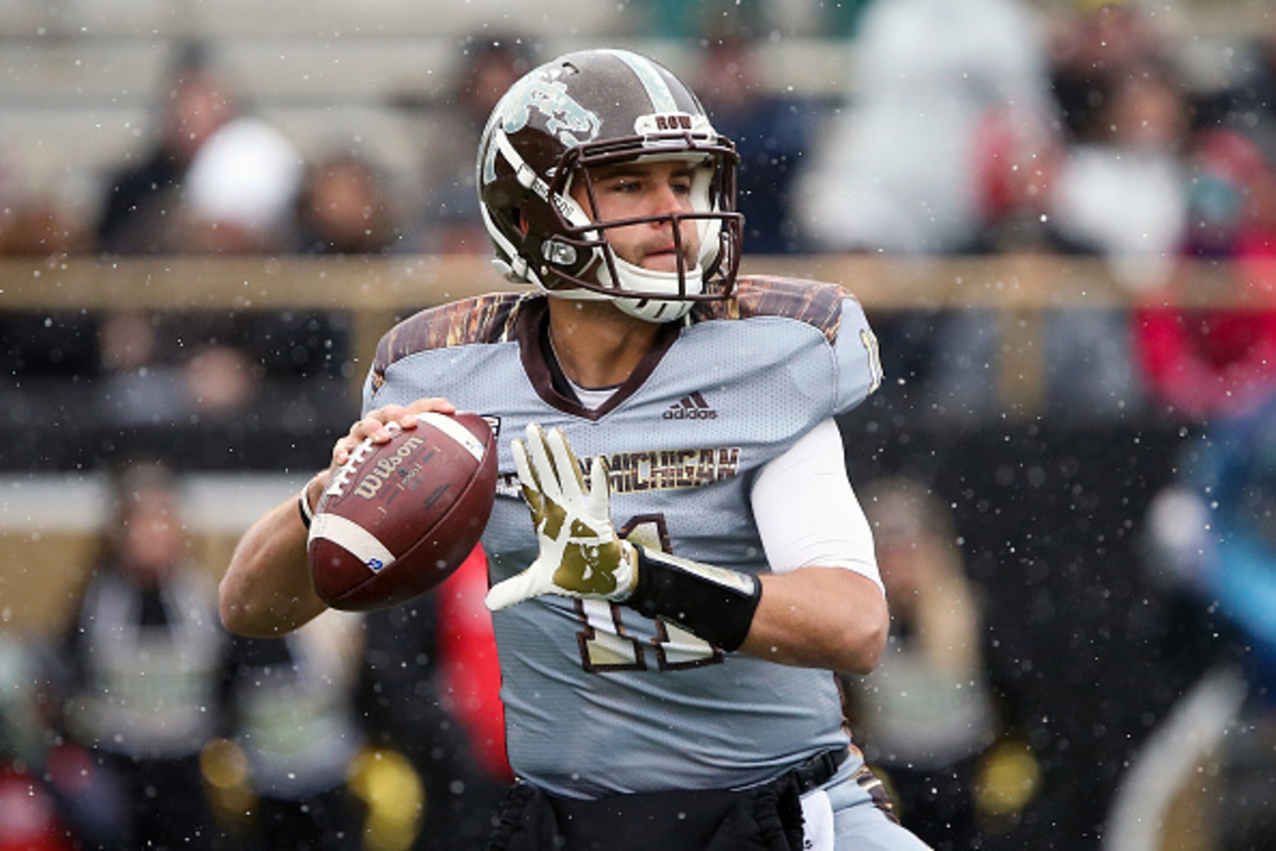 KALAMAZOO, MI - NOVEMBER 19: Zach Terrell #11 of the Western Michigan Broncos drops back to pass in the first quarter against the Buffalo Bulls at Waldo Field on November 19, 2016 in Kalamazoo, Michigan. (Photo by Dylan Buell/Getty Images) KALAMAZOO, MI - NOVEMBER 19: Zach Terrell #11 of the Western Michigan Broncos drops back to pass in the first quarter against the Buffalo Bulls at Waldo Field on November 19, 2016 in Kalamazoo, Michigan. (Photo by Dylan Buell/Getty Images)