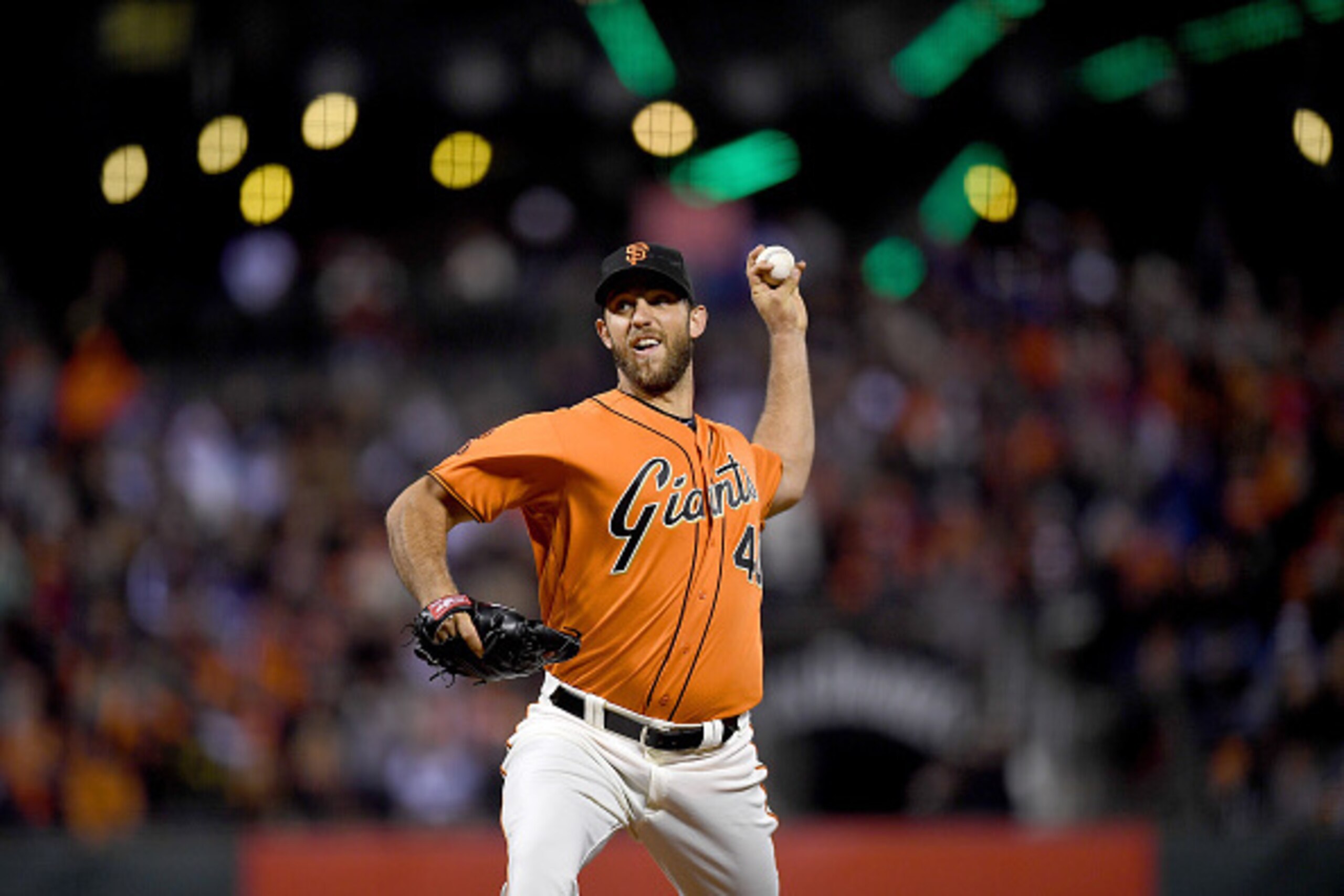 SAN FRANCISCO, CA - SEPTEMBER 30:  Madison Bumgarner #40 of the San Francisco Giants pitches against the Los Angeles Dodgers in the top of the first inning at AT&T Park on September 30, 2016 in San Francisco, California.  (Photo by Thearon W. Henderson/Ge