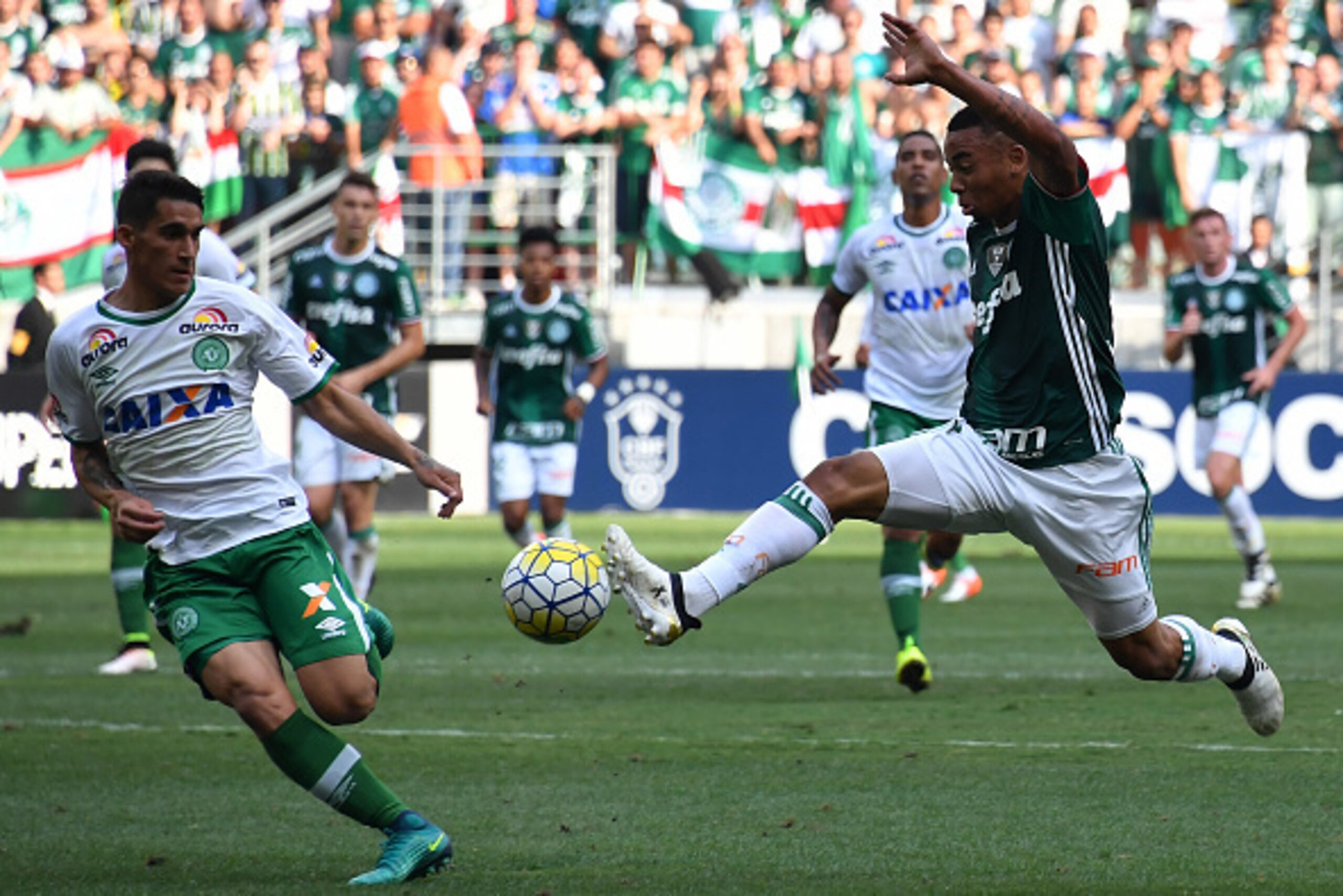Palmeiras' player Gabriel Jesus (R) vies for the ball with Gimenez (L) of Chapecoense during their Brazilian Championship football match at the Allianz Parque stadium on November 27, 2016 in Sao Paulo, Brazil. / AFP / NELSON ALMEIDA        (Photo credit s