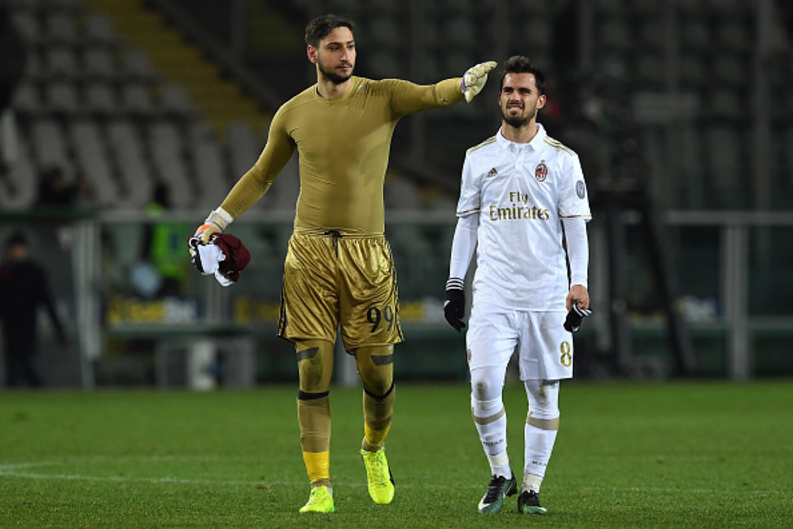 TURIN, ITALY - JANUARY 16: Gianluigi Donnarumma (L) and Fernandez Suso of AC Milan at the end of the Serie A match between FC Torino and AC Milan at Stadio Olimpico di Torino on January 16, 2017 in Turin, Italy. (Photo by Valerio Pennicino/Getty Images) TURIN, ITALY - JANUARY 16: Gianluigi Donnarumma (L) and Fernandez Suso of AC Milan at the end of the Serie A match between FC Torino and AC Milan at Stadio Olimpico di Torino on January 16, 2017 in Turin, Italy. (Photo by Valerio Pennicino/Getty Images)