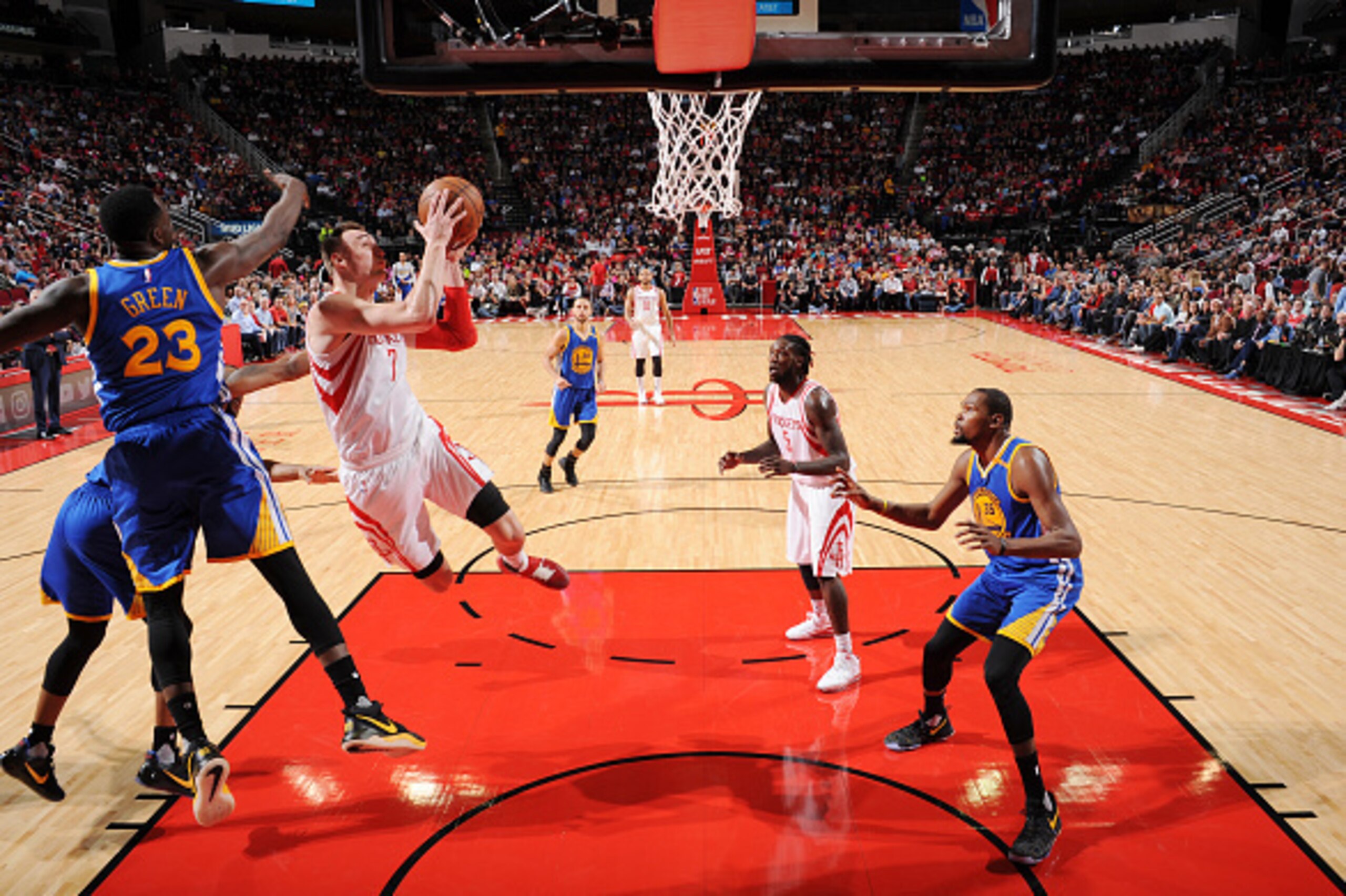 HOUSTON, TX - JANUARY 20:  Sam Dekker #7 of the Houston Rockets shoots the ball against the Golden State Warriors during the game on January 20, 2017 at the Toyota Center in Houston, Texas. NOTE TO USER: User expressly acknowledges and agrees that, by dow