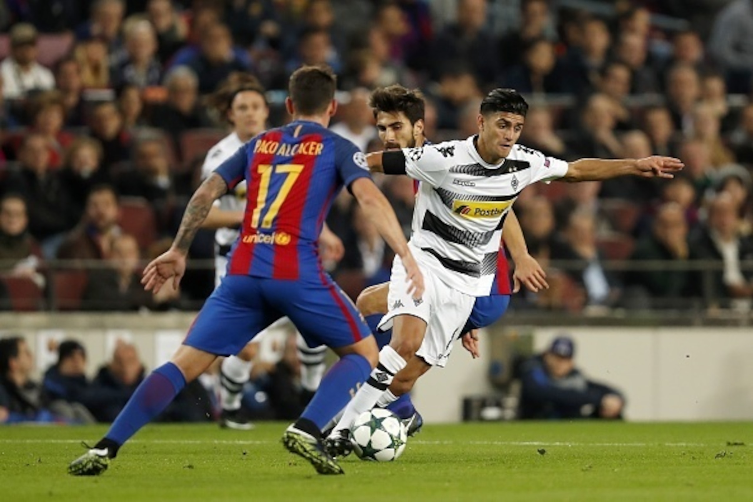 (L-R) Paco Alcacer of FC Barcelona, Mahmoud Dahoud of Borussia Monchengladbach, Andre Gomes of FC Barcelonaduring the UEFA Champions League group C match between FC Barcelona and Borussia Monchengladbach on December 06, 2016 at the Camp Nou stadium in Bar