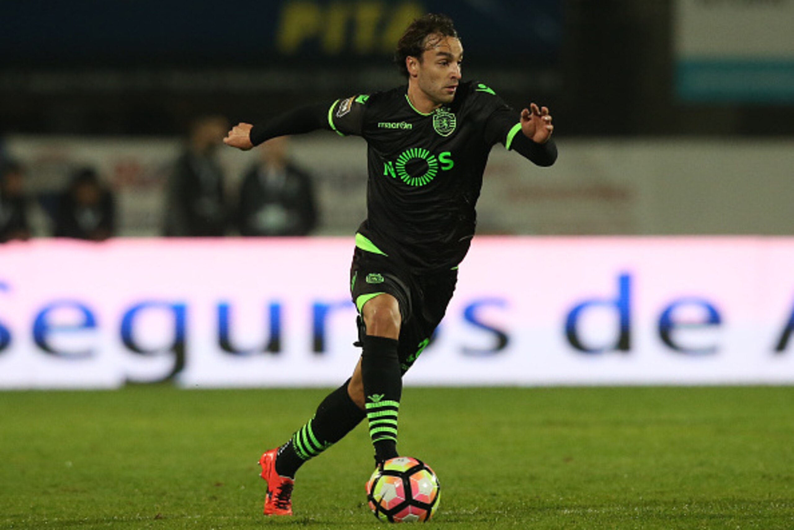 SETUBAL, PORTUGAL - JANUARY 4:  Sporting CP's forward Lazar Markovic from Serbia in action during Portuguese League Cup match between Vitoria Setubal and Sporting CP at Estadio do Bonfim on January 4, 2017 in Setubal, Portugal.  (Photo by Gualter Fatia/Ge