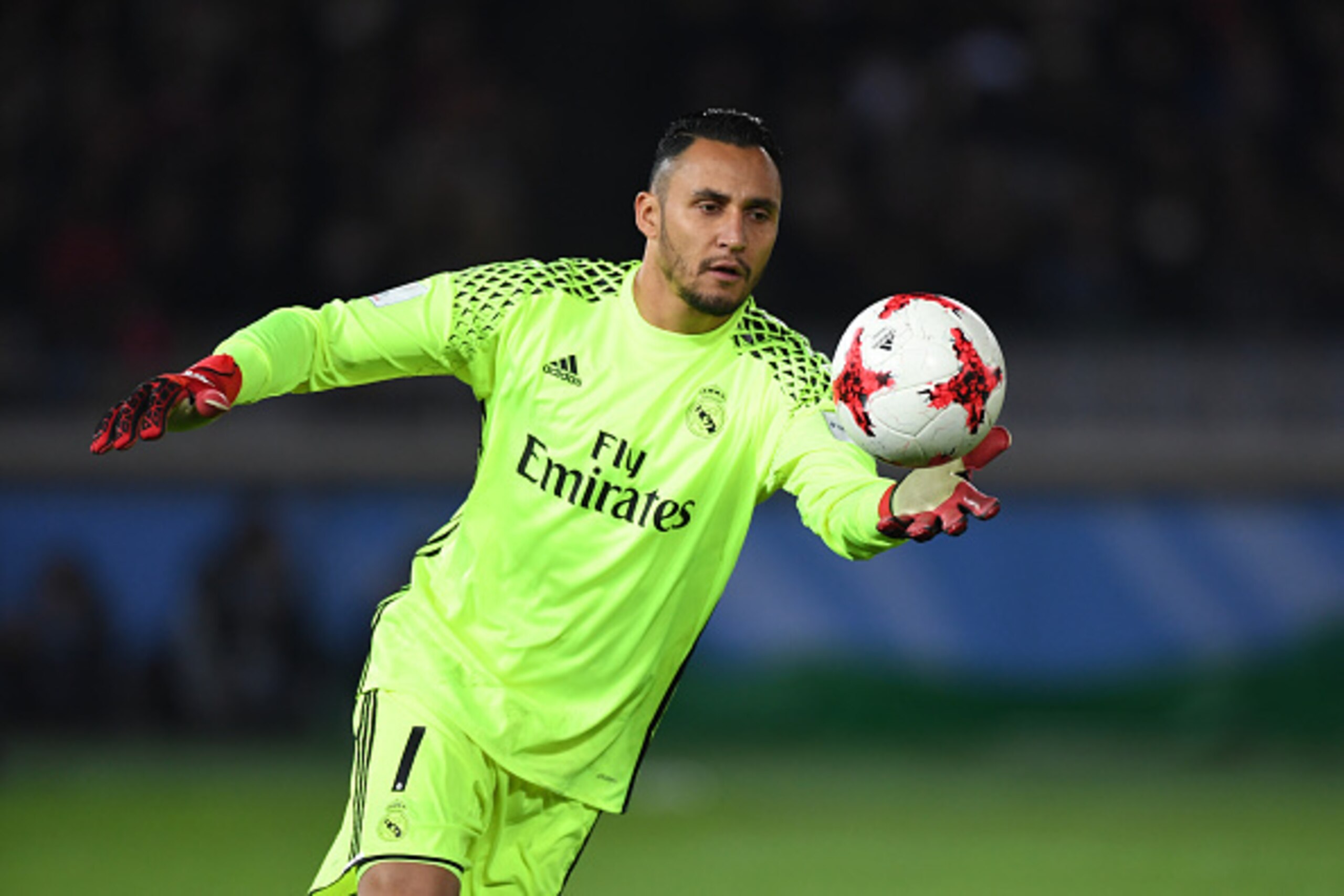 YOKOHAMA, JAPAN - DECEMBER 18: Keylor Navas of Real Madrid in action during the FIFA Club World Cup final match between Real Madrid and Kashima Antlers at International Stadium Yokohama on December 18, 2016 in Yokohama, Japan. (Photo by Etsuo Hara/Getty YOKOHAMA, JAPAN - DECEMBER 18: Keylor Navas of Real Madrid in action during the FIFA Club World Cup final match between Real Madrid and Kashima Antlers at International Stadium Yokohama on December 18, 2016 in Yokohama, Japan. (Photo by Etsuo Hara/Getty