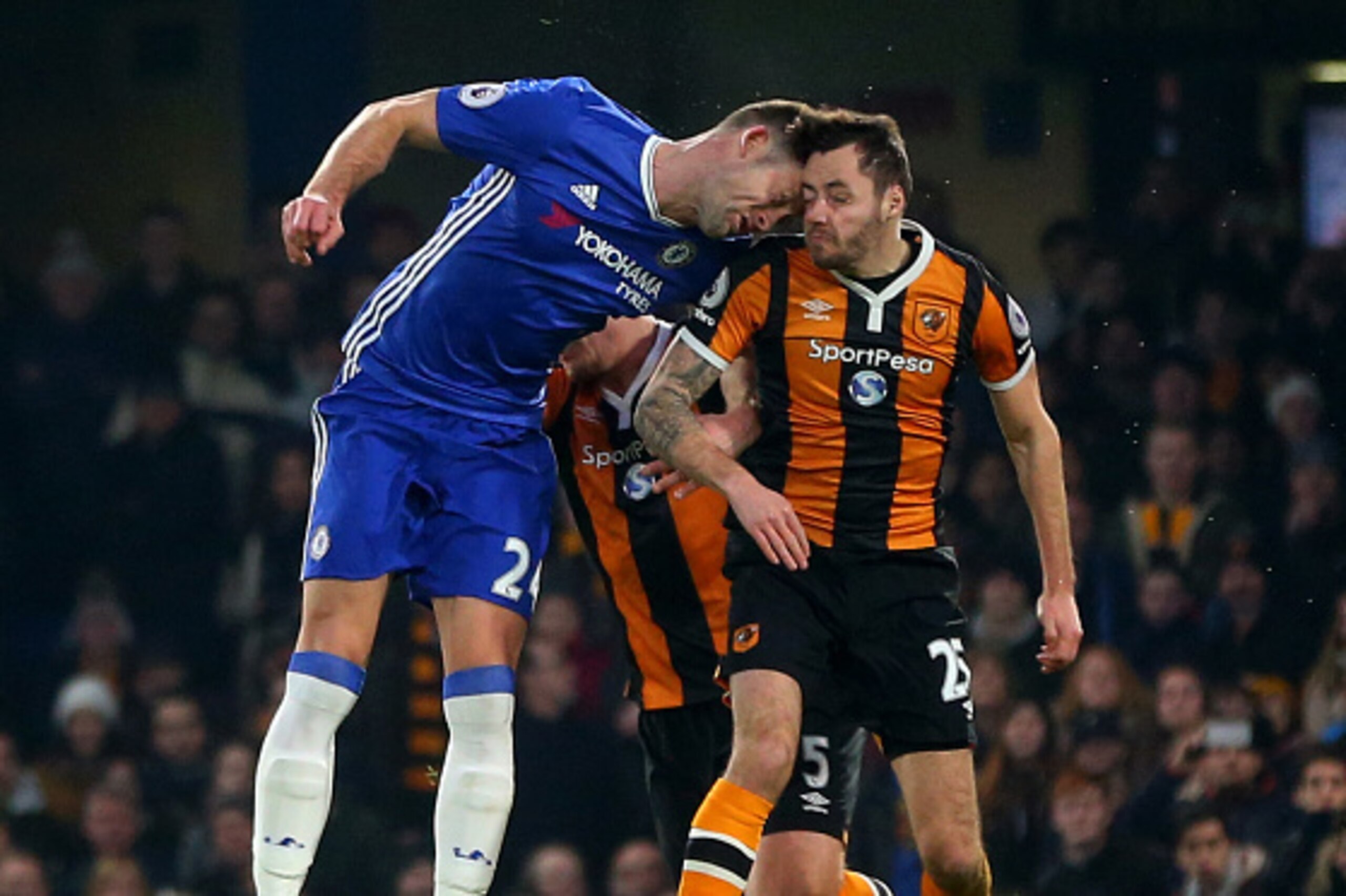 LONDON, ENGLAND - JANUARY 22: Gary Cahill of Chelsea bangs heads with Ryan Mason of Hull City during the Premier League match between Chelsea and Hull City at Stamford Bridge on January 22, 2017 in London, England. (Photo by Catherine Ivill - AMA/Getty Im