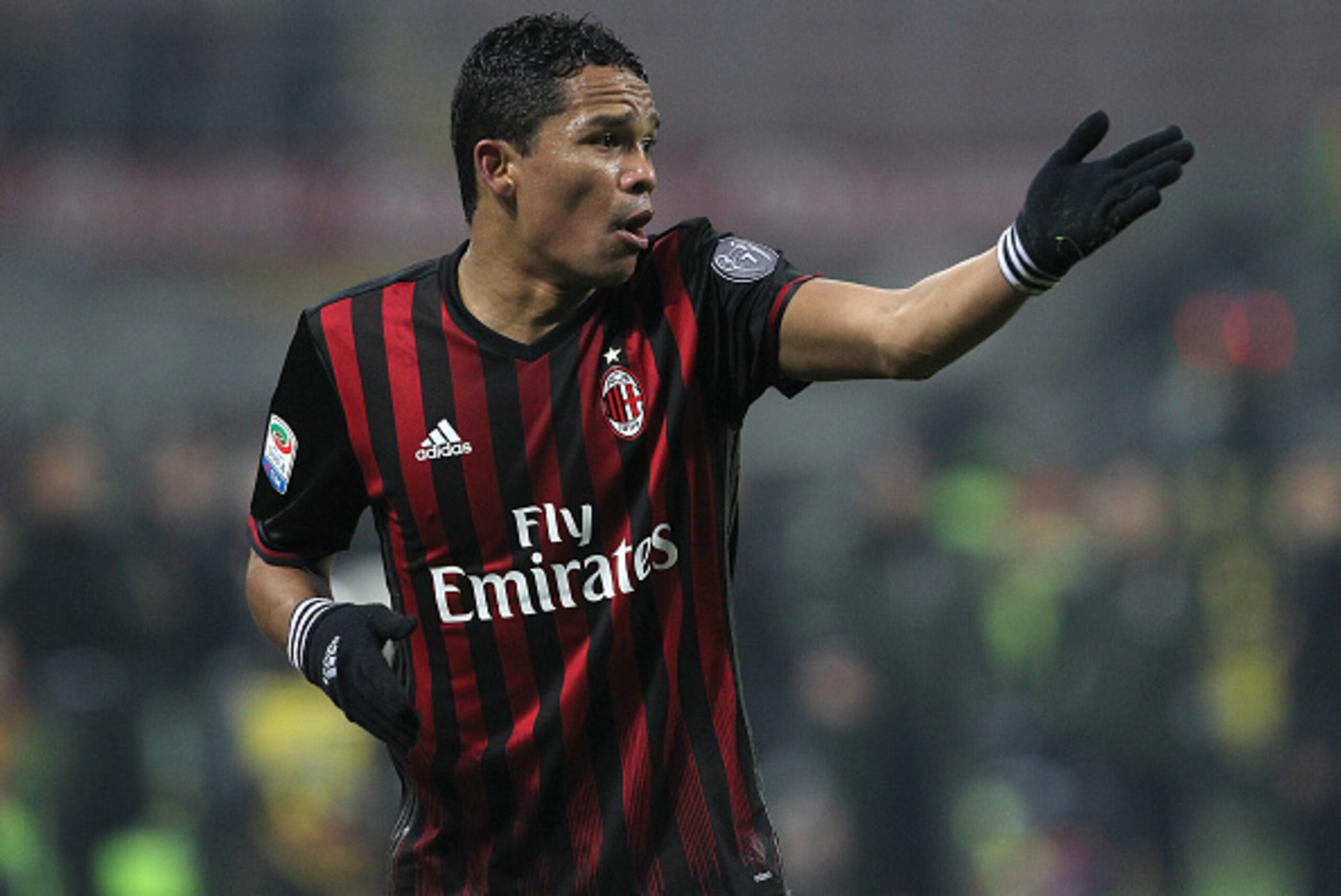 MILAN, ITALY - JANUARY 21:  Carlos Bacca of AC Milan reacts during the Serie A match between AC Milan and SSC Napoli at Stadio Giuseppe Meazza on January 21, 2017 in Milan, Italy.  (Photo by Marco Luzzani/Getty Images)