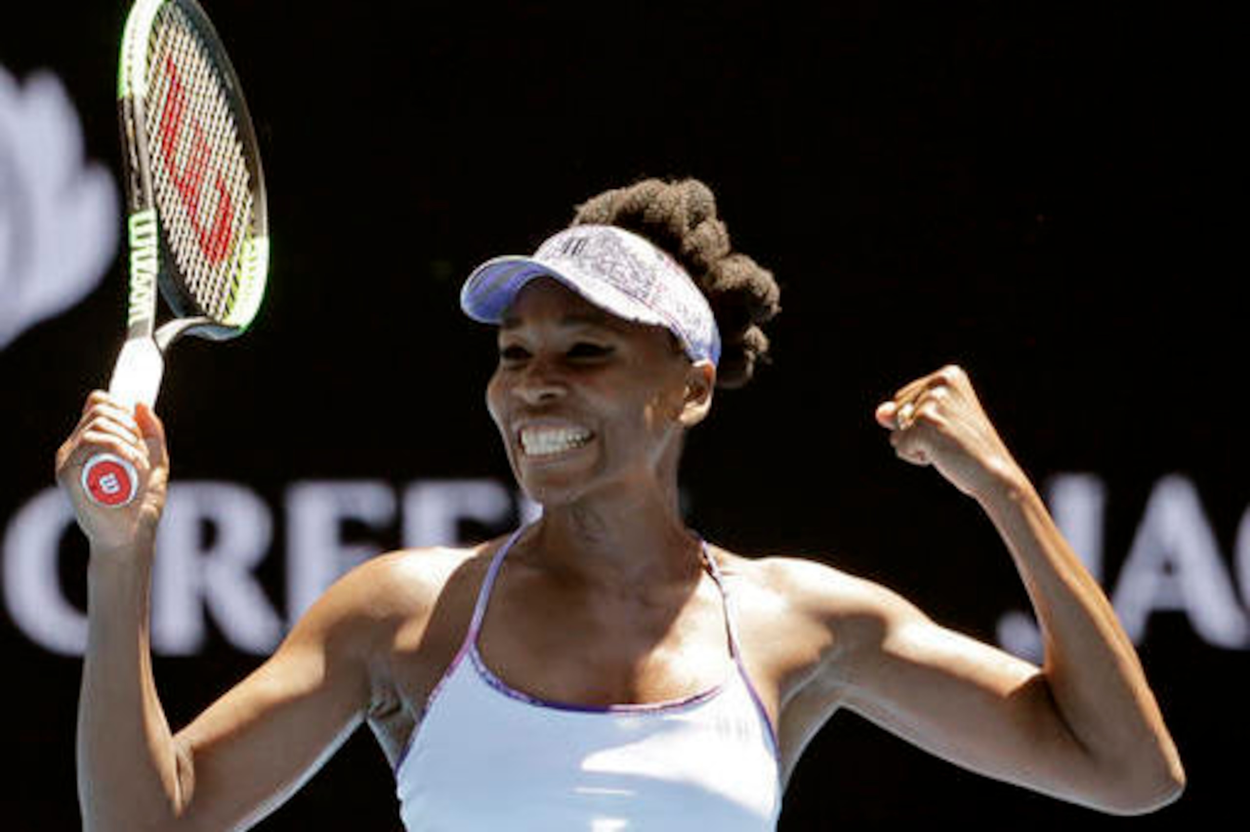 Venus Williams is through to the Australian Open semifinals.