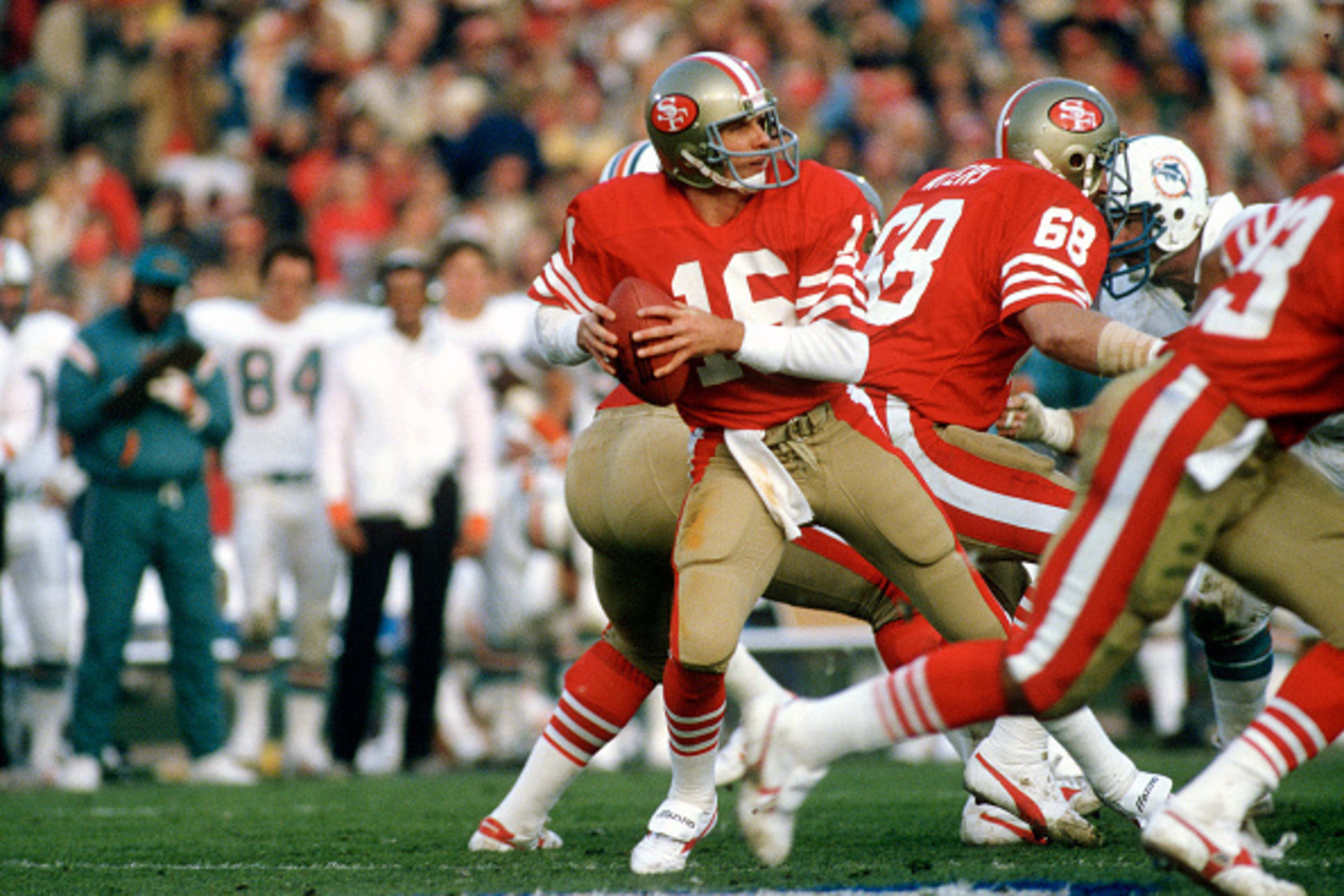 PALO ALTO, CA - JANUARY 20: Joe Montana #16 of the San Francisco 49ers drops back to pass against the Miami Dolphins during Super Bowl XIX on January 20, 1985 at Stanford Stadium in Palo Alto, California. The 49ers won the Super Bowl 38-16. (Photo by F PALO ALTO, CA - JANUARY 20: Joe Montana #16 of the San Francisco 49ers drops back to pass against the Miami Dolphins during Super Bowl XIX on January 20, 1985 at Stanford Stadium in Palo Alto, California. The 49ers won the Super Bowl 38-16. (Photo by F