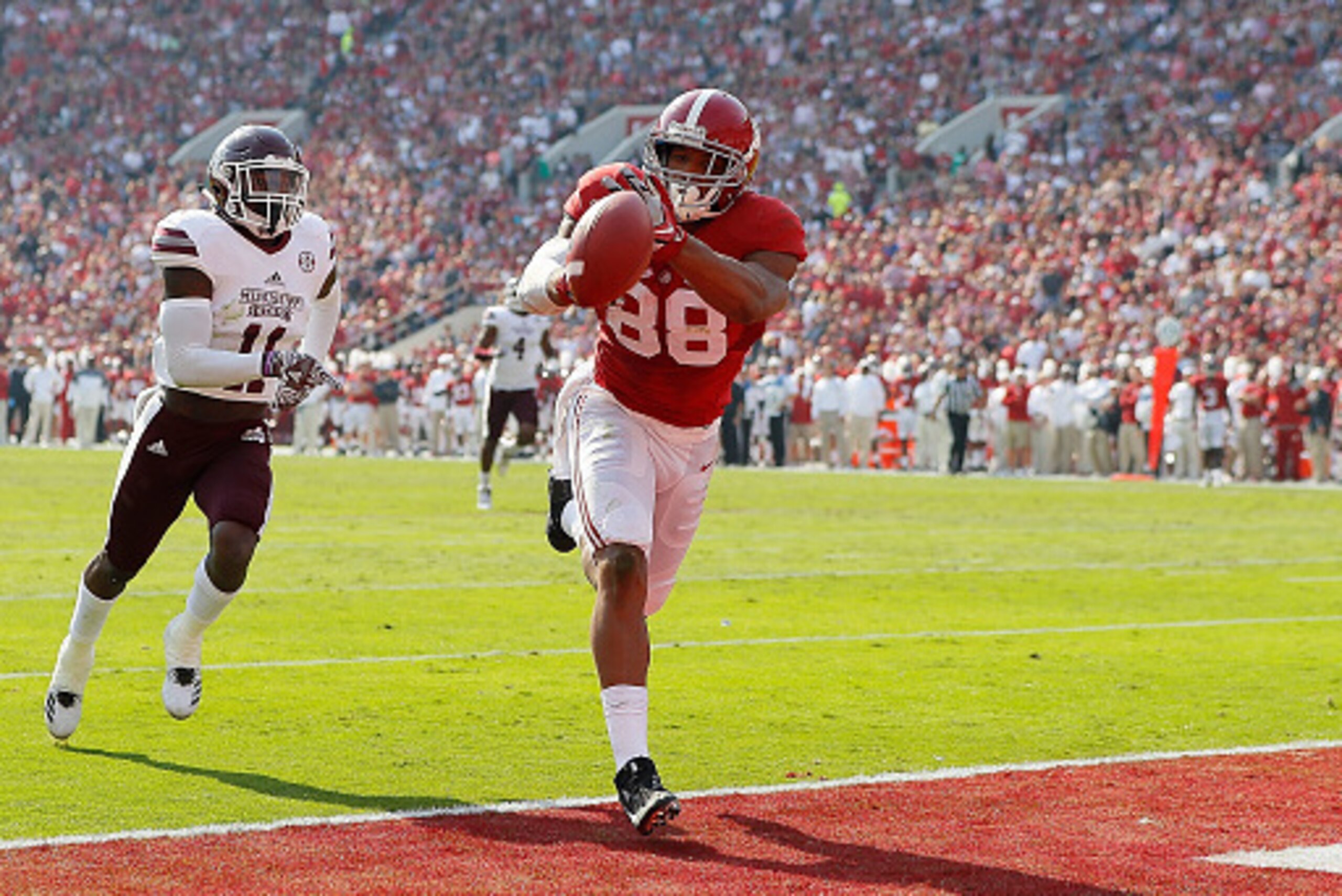 TUSCALOOSA, AL - NOVEMBER 12: O.J. Howard #88 of the Alabama Crimson Tide fails to pull in this touchdown reception against Kivon Coman #11 of the Mississippi State Bulldogs at Bryant-Denny Stadium on November 12, 2016 in Tuscaloosa, Alabama. (Photo by TUSCALOOSA, AL - NOVEMBER 12: O.J. Howard #88 of the Alabama Crimson Tide fails to pull in this touchdown reception against Kivon Coman #11 of the Mississippi State Bulldogs at Bryant-Denny Stadium on November 12, 2016 in Tuscaloosa, Alabama. (Photo by