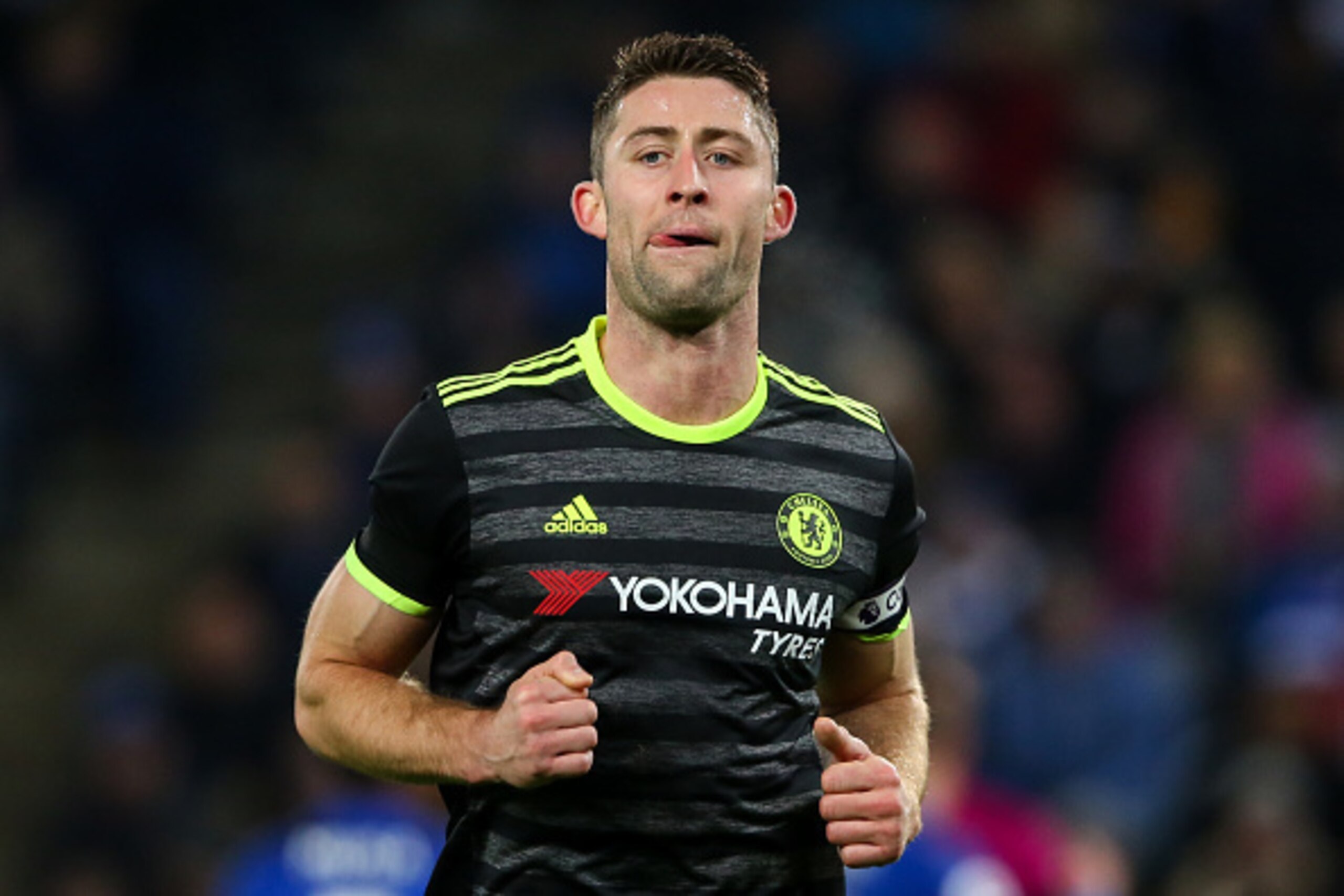 LEICESTER, ENGLAND - JANUARY 14: Gary Cahill of Chelsea during the Premier League match between Leicester City and Chelsea at The King Power Stadium on January 14, 2017 in Leicester, England. (Photo by Robbie Jay Barratt - AMA/Getty Images)