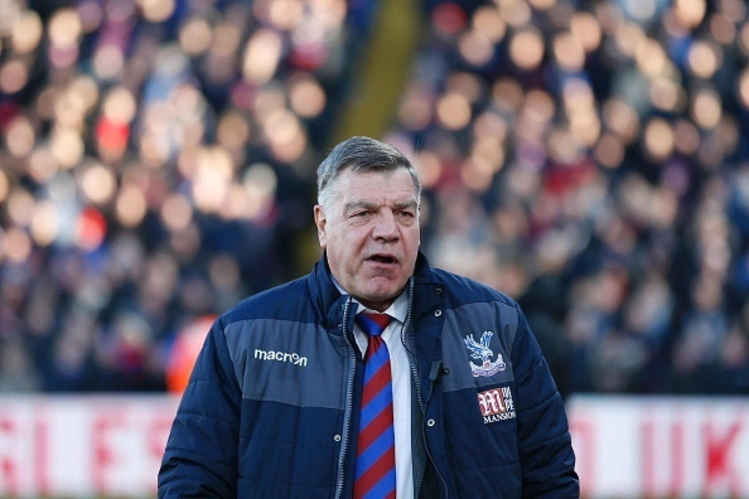 Crystal Palace's English manager Sam Allardyce arrives at the pitch for the English Premier League football match between Crystal Palace and Everton at Selhurst Park in south London on January 21, 2017 / AFP / Ian KINGTON        (Photo credit should read 