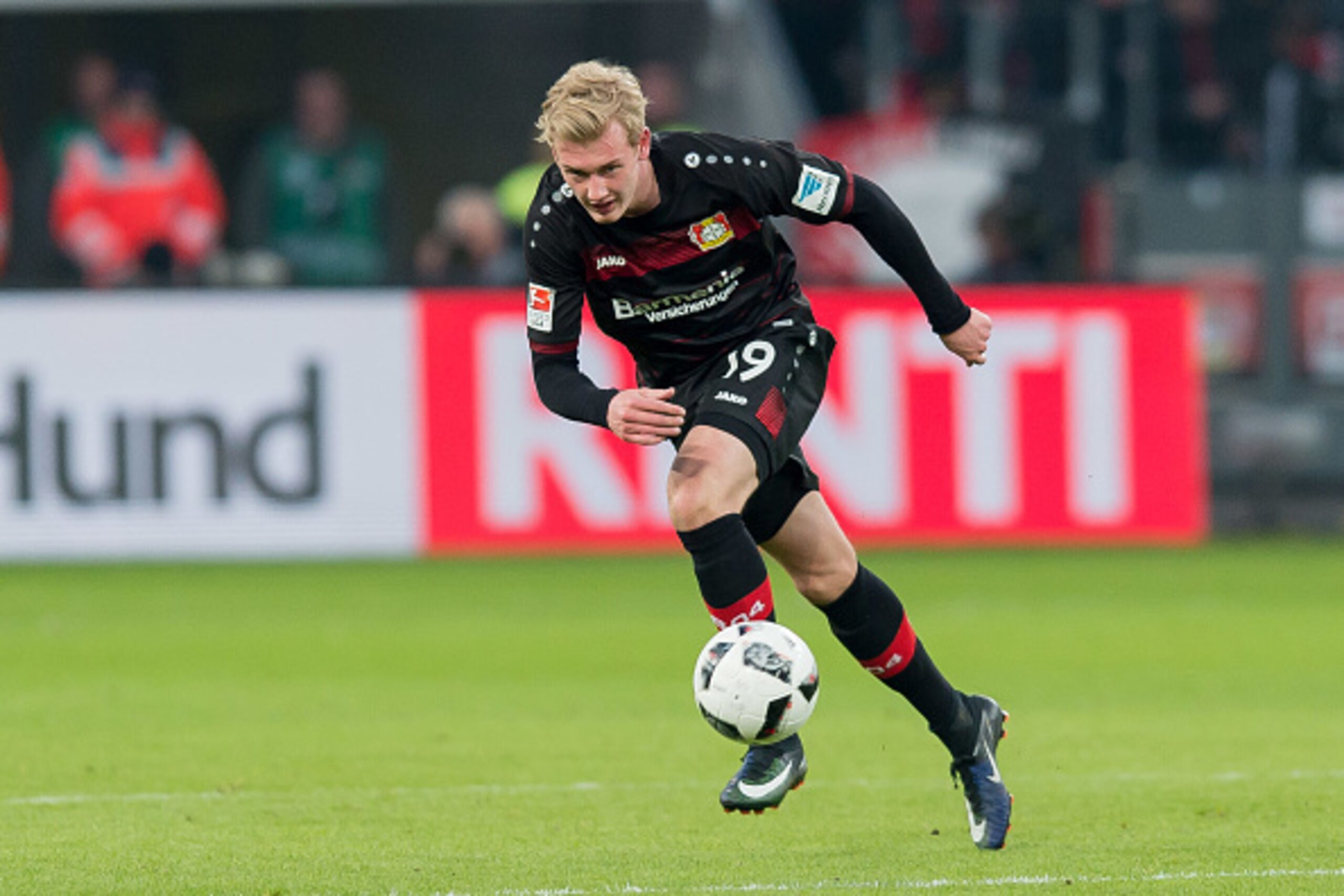 LEVERKUSEN, GERMANY - JANUARY 22: Julian Brandt of Leverkusen in action during the Bundesliga match between Bayer 04 Leverkusen and Hertha BSC at BayArena on January 22, 2017 in Leverkusen, Germany. (Photo by TF-Images/Getty Images)