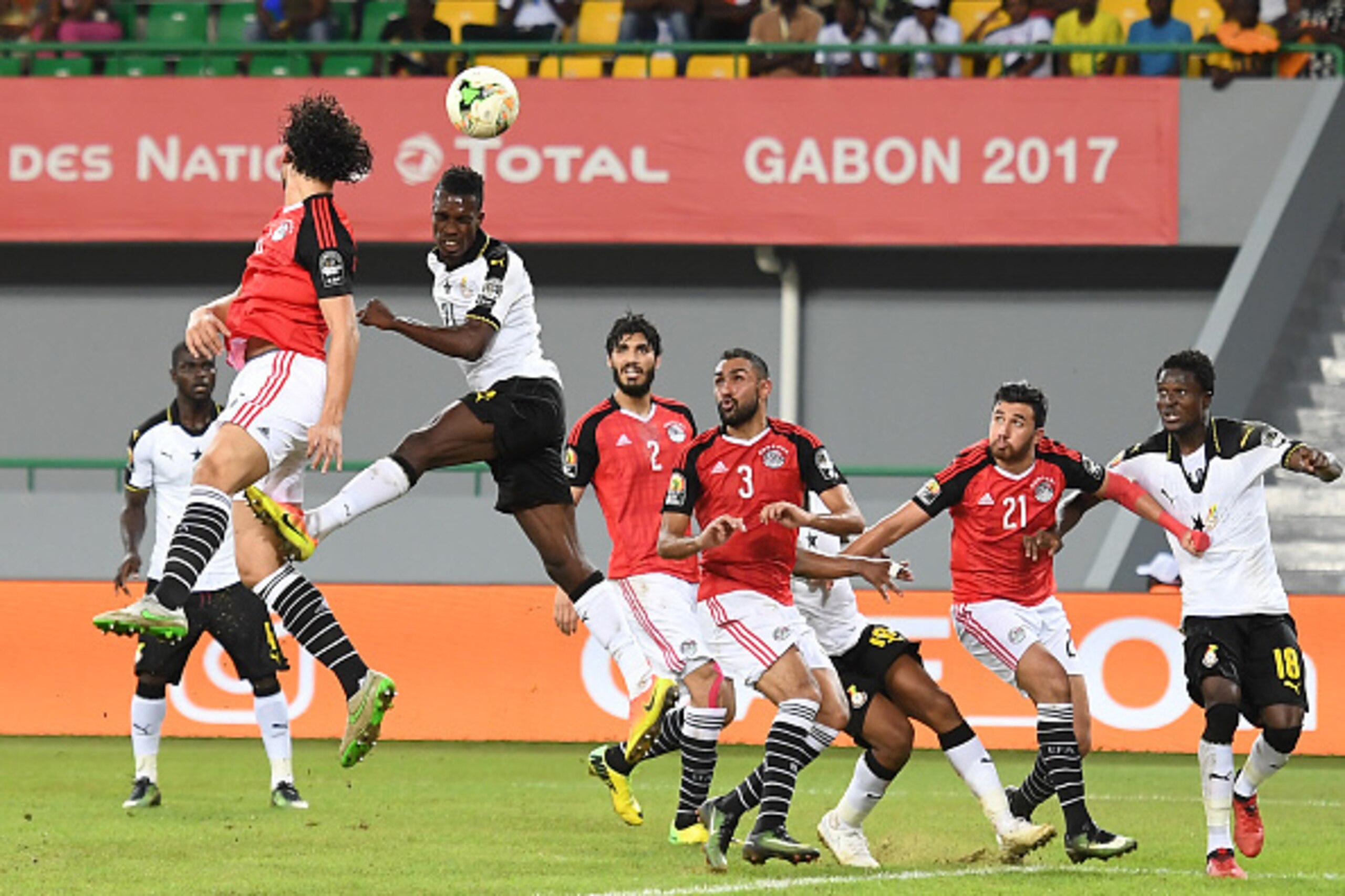 Ghana's defender John Boye (2nd-L) jumps to head the ball with Egypt's defender Ahmed Hegazy (L) during the 2017 Africa Cup of Nations group D football match between Egypt and Ghana in Port-Gentil on January 25, 2017. / AFP / Justin TALLIS        (Photo c