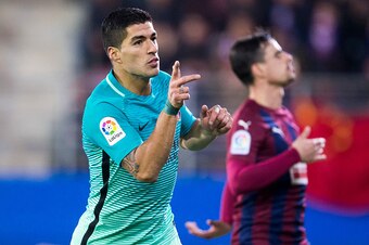 EIBAR, SPAIN - JANUARY 22:  Luis Suarez of FC Barcelona celebrates after scoring his team's third goal during the La Liga match between SD Eibar and FC Barcelona at Ipurua Municipal Stadium on  on January 22, 2017 in Eibar, Spain.  (Photo by Juan Manuel S