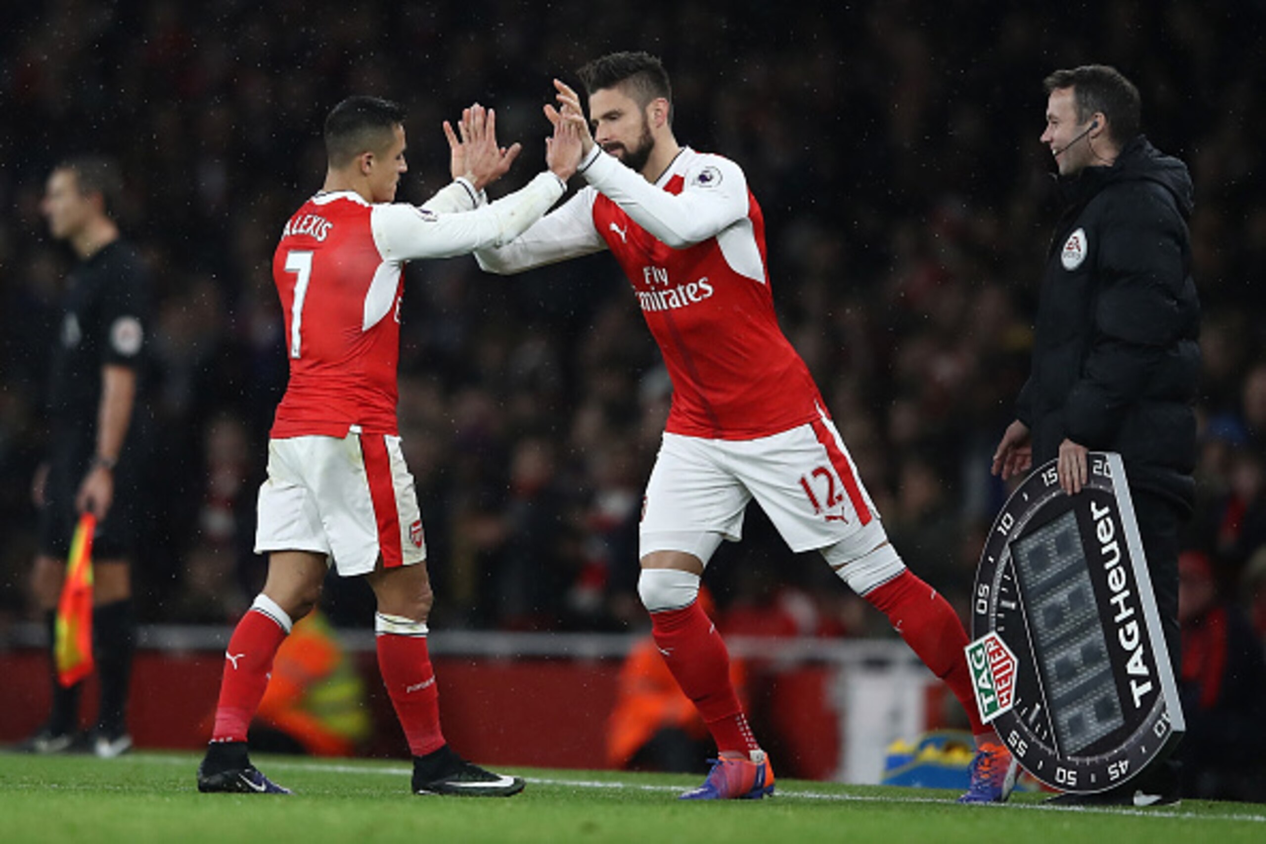 LONDON, ENGLAND - DECEMBER 10: Alexis Sanchez of Arsenal (L) comes off for Olivier Giroud of Arsenal (R) during the Premier League match between Arsenal and Stoke City at the Emirates Stadium on December 10, 2016 in London, England.  (Photo by Julian Finn