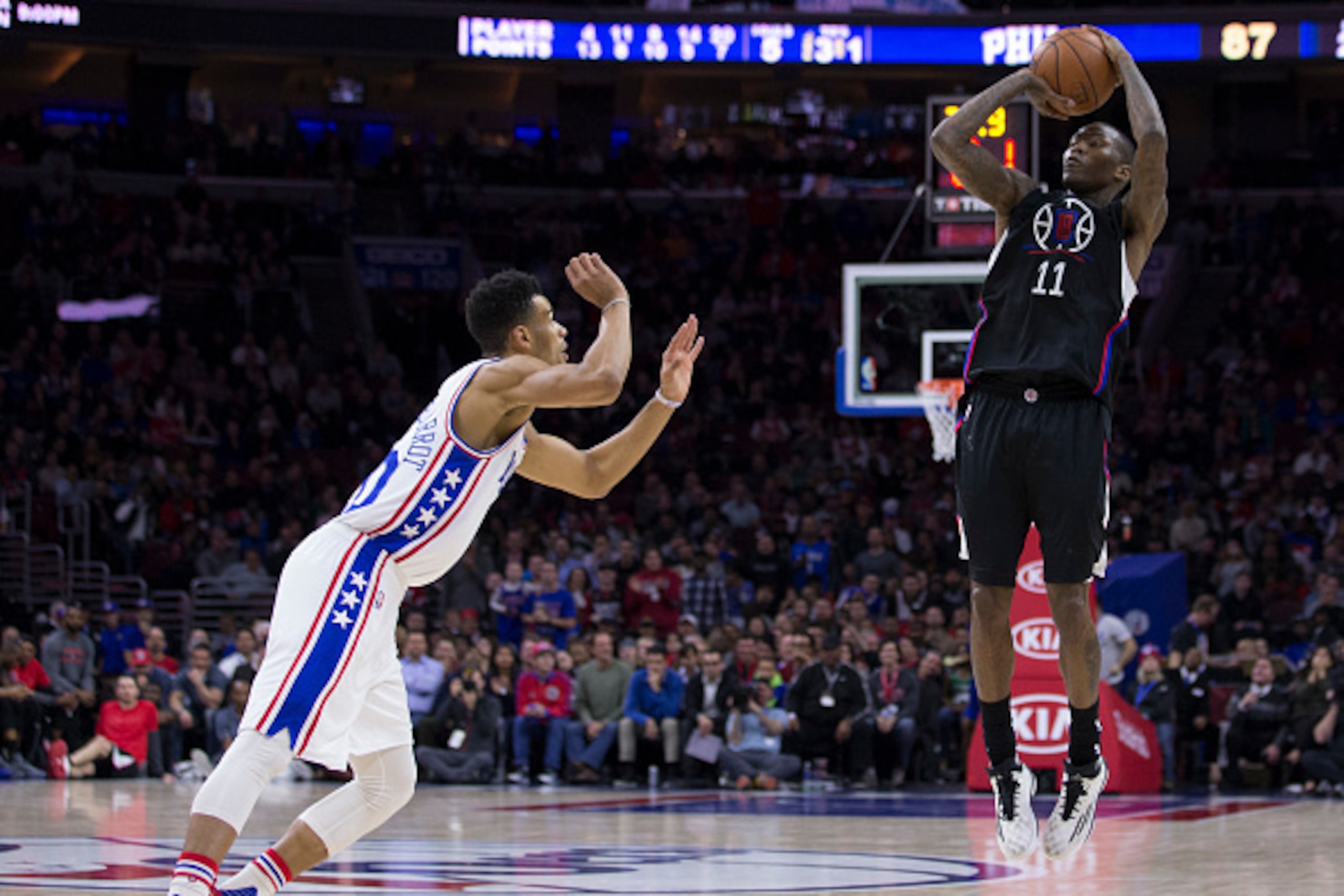 PHILADELPHIA, PA - JANUARY 24: Jamal Crawford #11 of the Los Angeles Clippers shoots the ball against Timothe Luwawu-Cabarrot #20 of the Philadelphia 76ers in the third quarter at the Wells Fargo Center on January 24, 2017 in Philadelphia, Pennsylvania. T