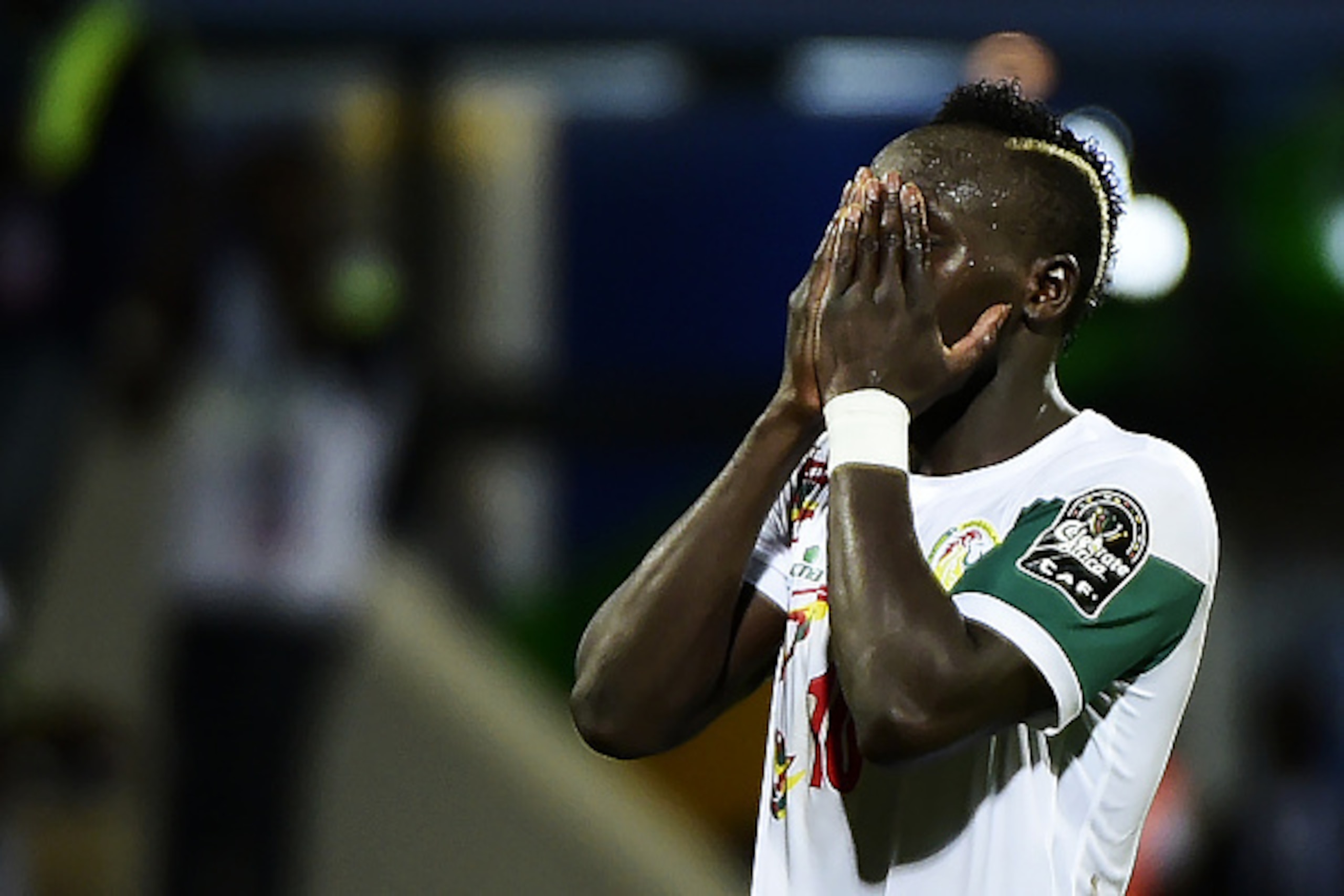 Senegal's forward Sadio Mane reacts after missing a goal opportunity during the 2017 Africa Cup of Nations group B football match between Senegal and Zimbabwe in Franceville on January 19, 2017. / AFP / KHALED DESOUKI        (Photo credit should read KHAL
