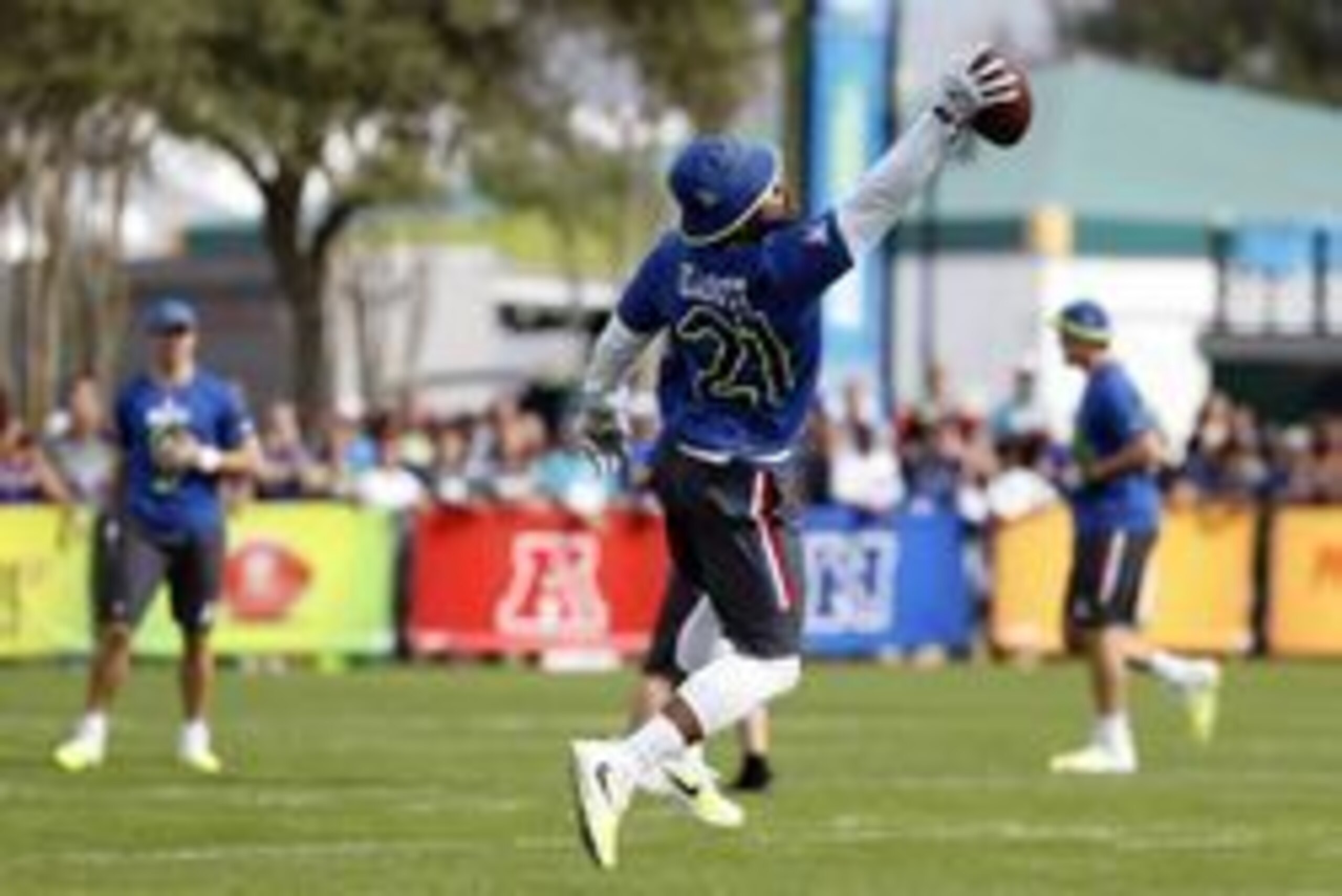 Jan 26, 2017; Orlando, FL, USA; Dallas Cowboys running  back Ezekiel Elliott (21) works out at ESPN Wide World of Sports Complex. Mandatory Credit: Kim Klement-USA TODAY Sports