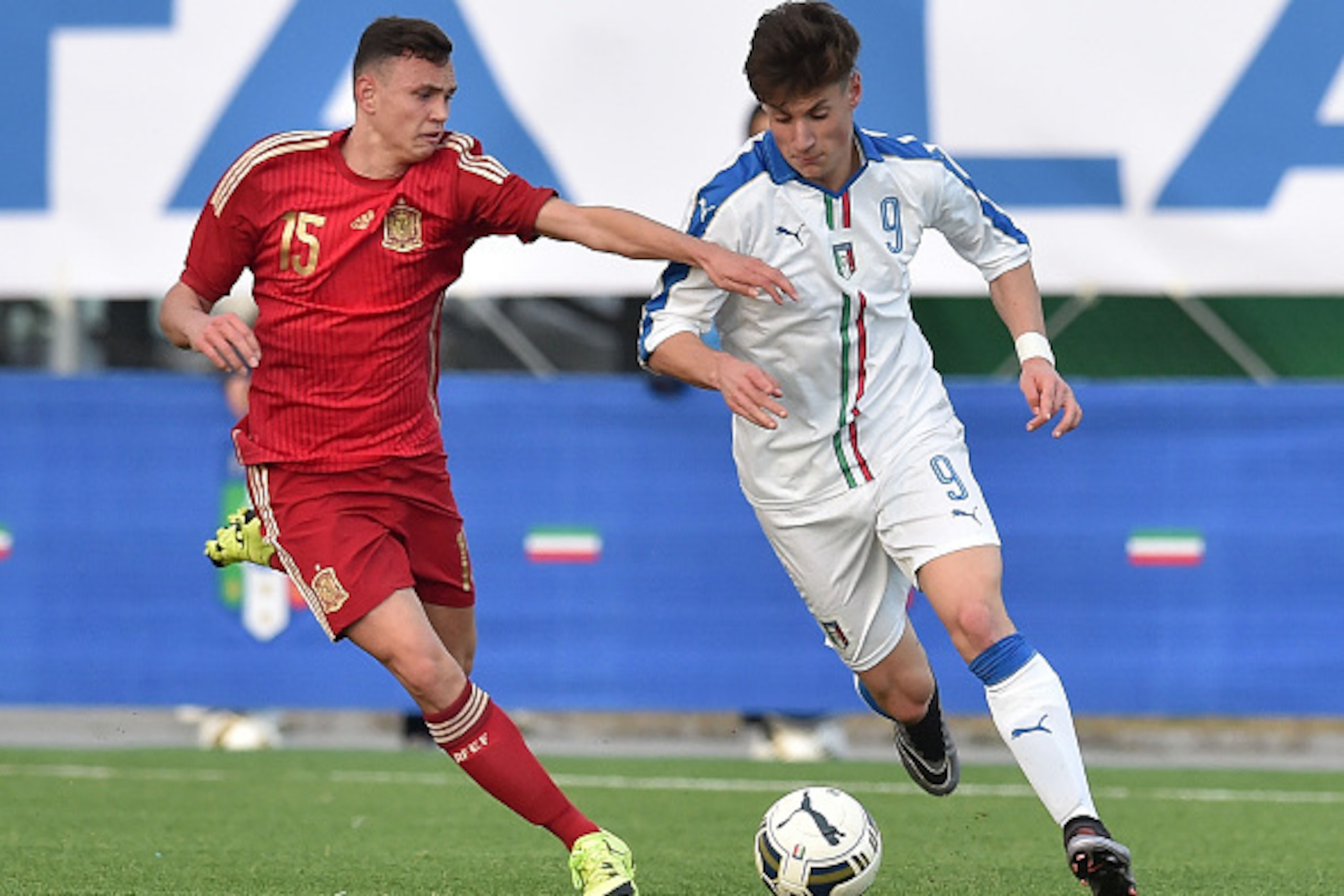 FERENTINO, ITALY - JANUARY 20: Mikel Carro Fandino of Spain and Andrea Pinamonti of Italy in action during the international friendly match between Italy U17 and Spain U17 on January 20, 2016 in Ferentino, Italy. (Photo by Giuseppe Bellini/Getty Images) FERENTINO, ITALY - JANUARY 20: Mikel Carro Fandino of Spain and Andrea Pinamonti of Italy in action during the international friendly match between Italy U17 and Spain U17 on January 20, 2016 in Ferentino, Italy. (Photo by Giuseppe Bellini/Getty Images)
